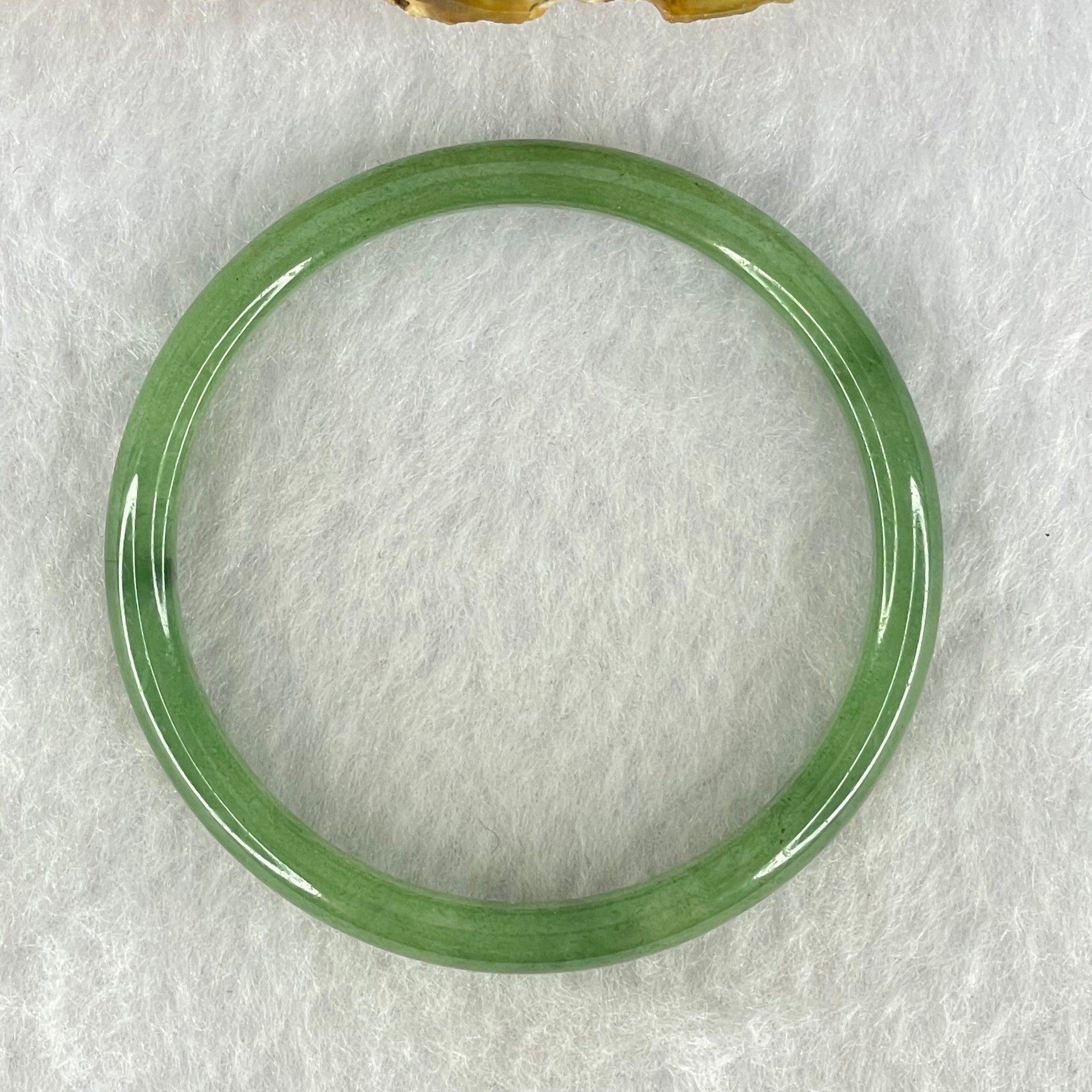 Type A Green Jadeite Bangle Internal Diameter 44.5mm 11.52g 6.3 by 4.7mm (Internal Line) - Huangs Jadeite and Jewelry Pte Ltd