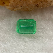 Natural Colombia Vivid Green Emerald (Beryl) Cut-Cornered Rectangular Step cut 0.40ct 5.2 by 3.5 by 2.4mm - Huangs Jadeite and Jewelry Pte Ltd