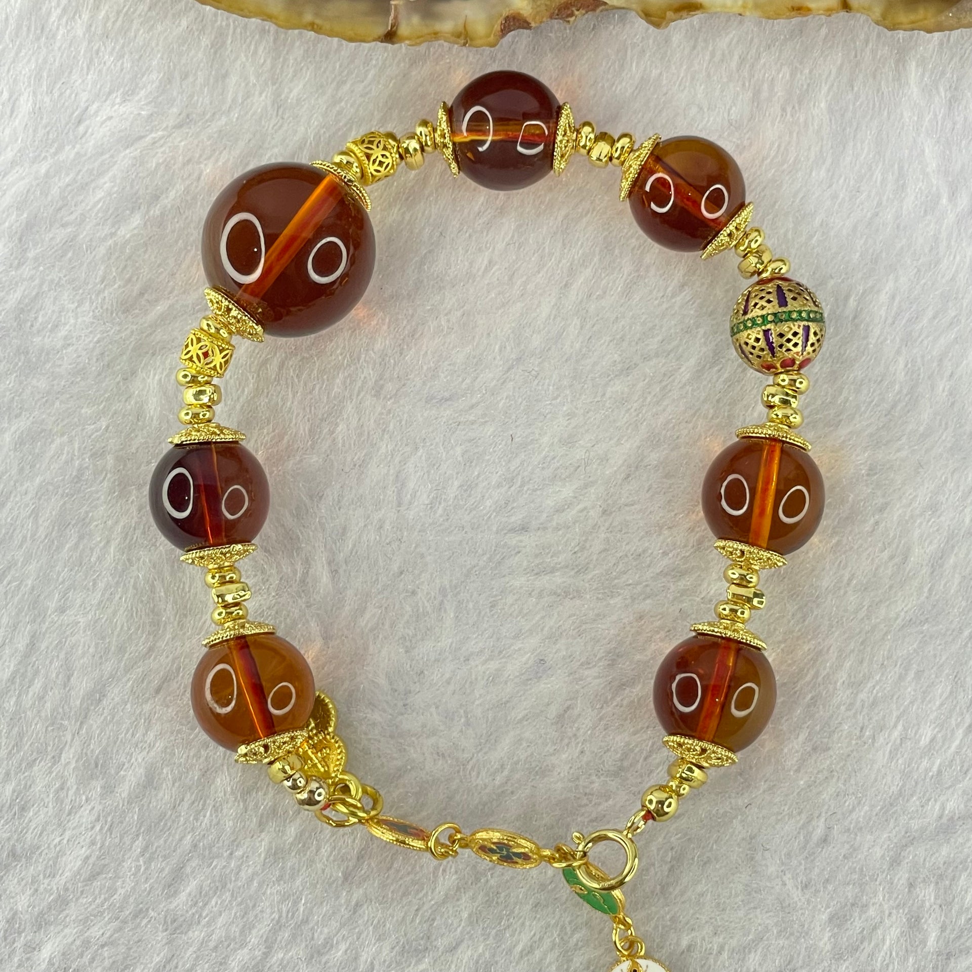 Natural Purple Honey Amber Beads in S925 Gold Color Bracelet 天然紫蜜琥珀手链10.66g 13.8mm 1 Bead 9.8mm 7 Beads - Huangs Jadeite and Jewelry Pte Ltd