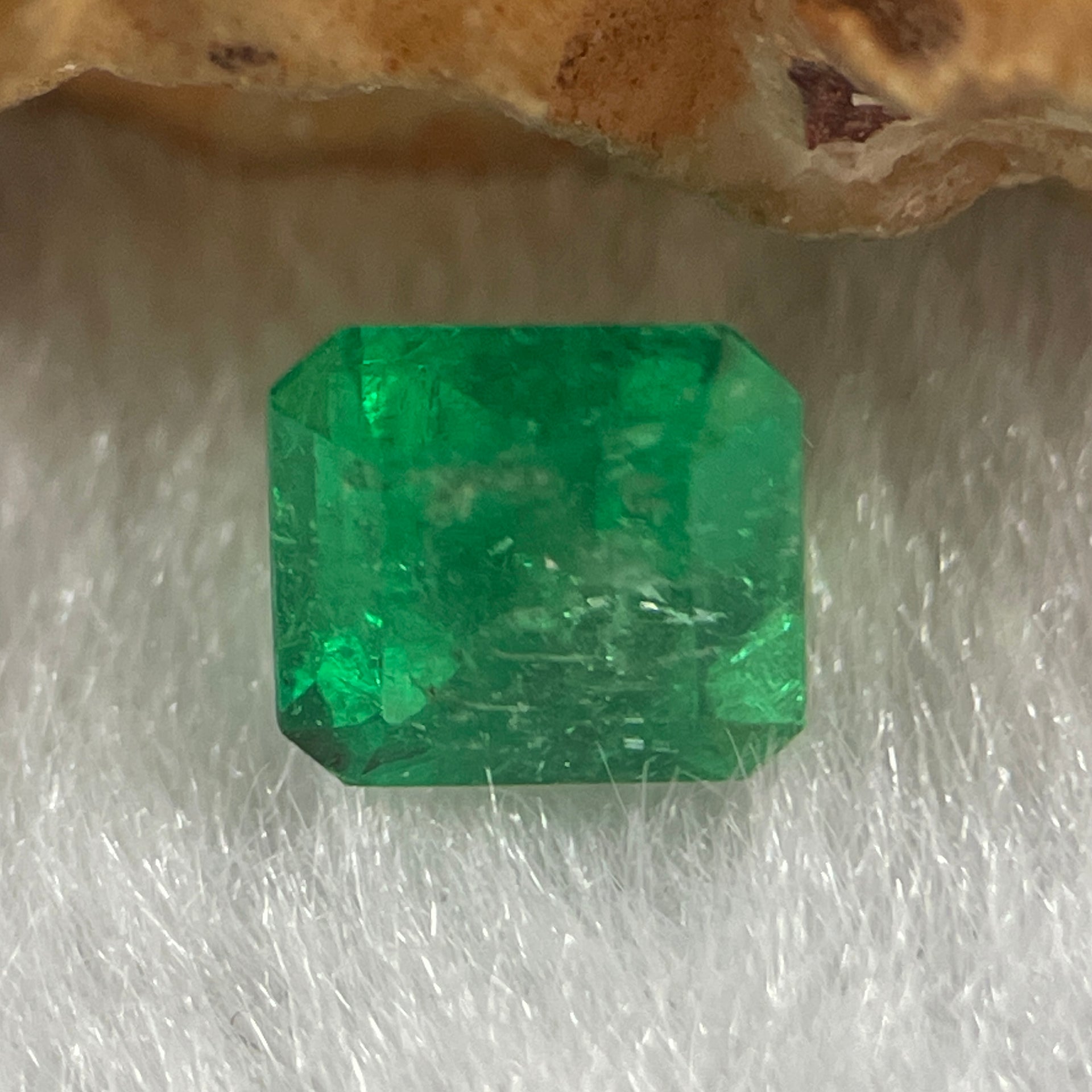 Natural Colombia Green Emerald (Beryl) Cut-Cornered Rectangular step cut 0.85ct 5.4 by 5.3 by 4.0mm - Huangs Jadeite and Jewelry Pte Ltd
