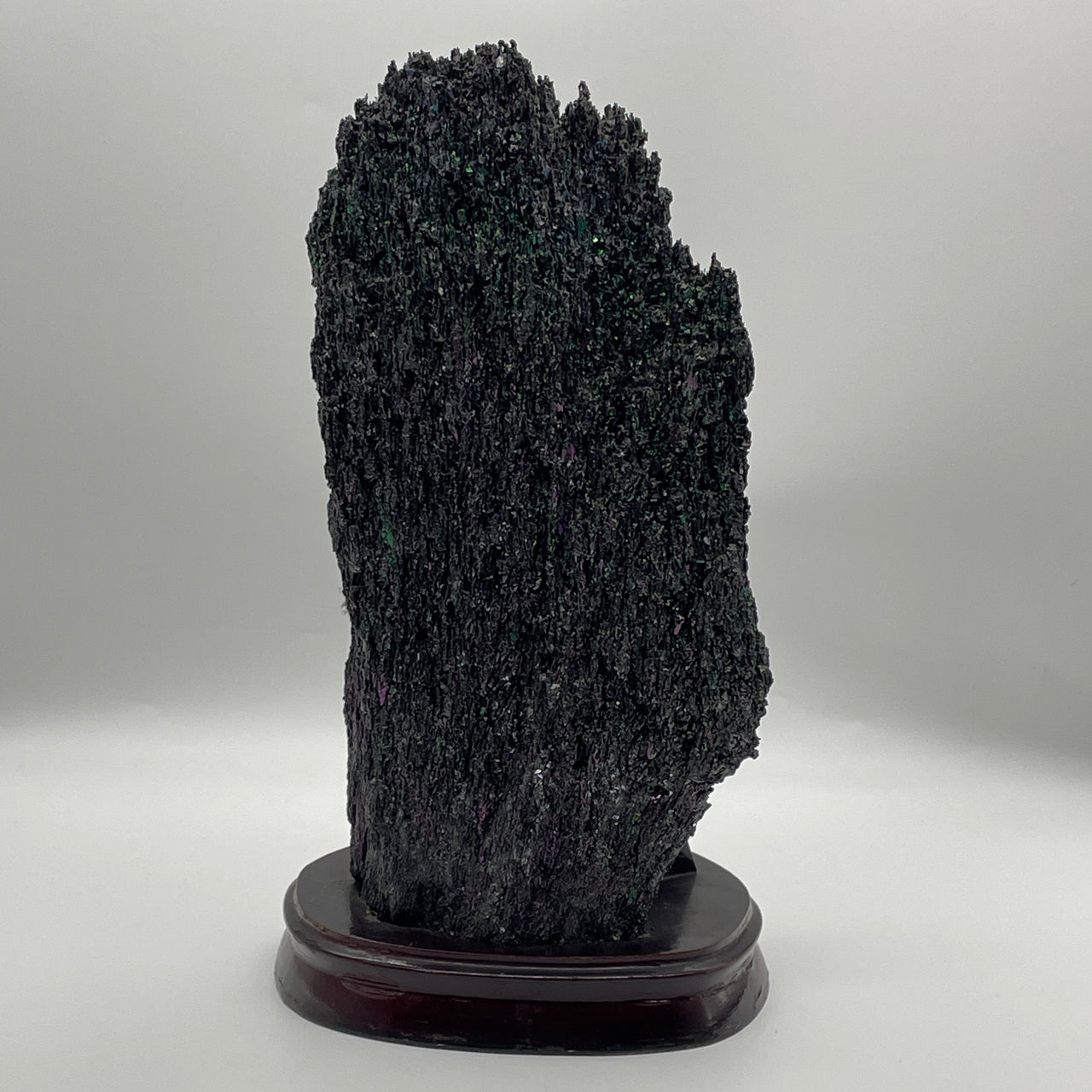 Natural Black Moissanite Rough Specimen | Custom Wooden Display Stand | Colossal 4,847.7g Interstellar Mineral Crust | Avant-Garde "Cosmic Shield" Raw Geological Masterpiece (180.0x160.0x345.0mm)