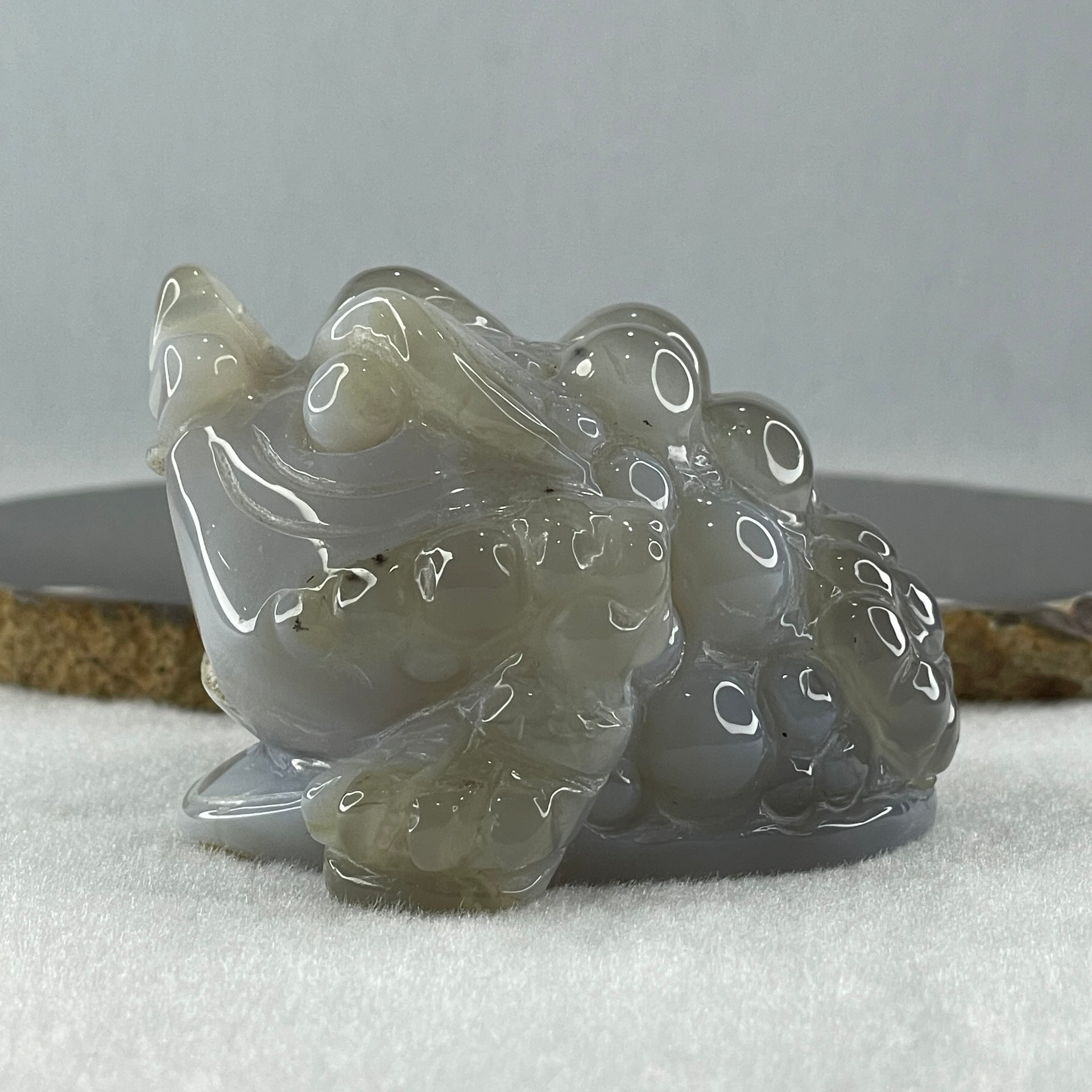 Natural White With Grey Wuji Agate 3 Legged Toast Display 275.5g 84.0 by 70.0 by 50.0mm - Huangs Jadeite and Jewelry Pte Ltd