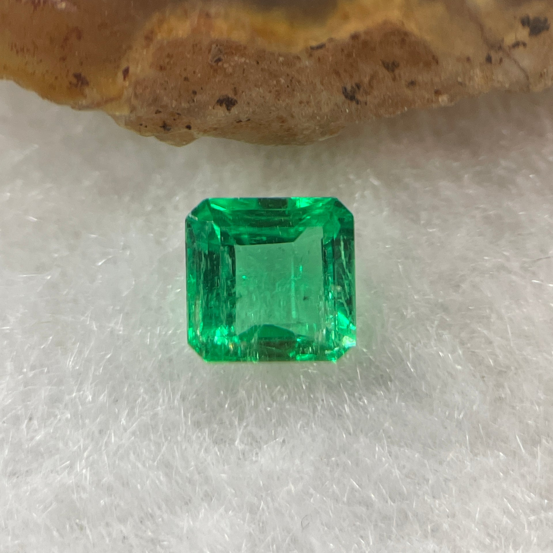 Natural Colombia Green Emerald (Beryl) Cut-Cornered Rectangular step cut 0.69ct 5.5 by 5.3 by 3.0mm - Huangs Jadeite and Jewelry Pte Ltd