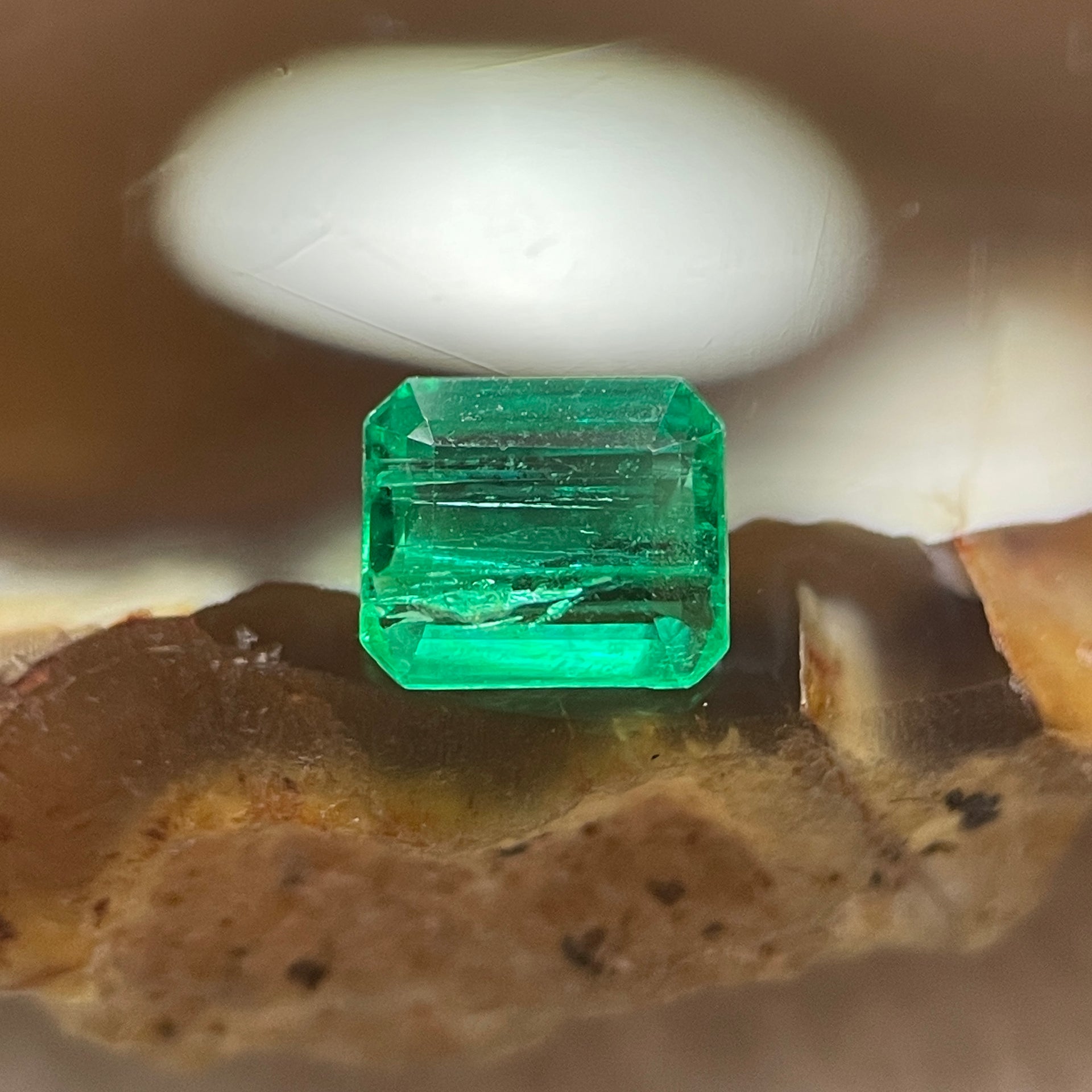 Natural Colombia Vivid Green Emerald (Beryl) Cut-Cornered Rectangular Step cut 0.46ct 5.3 by 4.6 by 2.4mm - Huangs Jadeite and Jewelry Pte Ltd