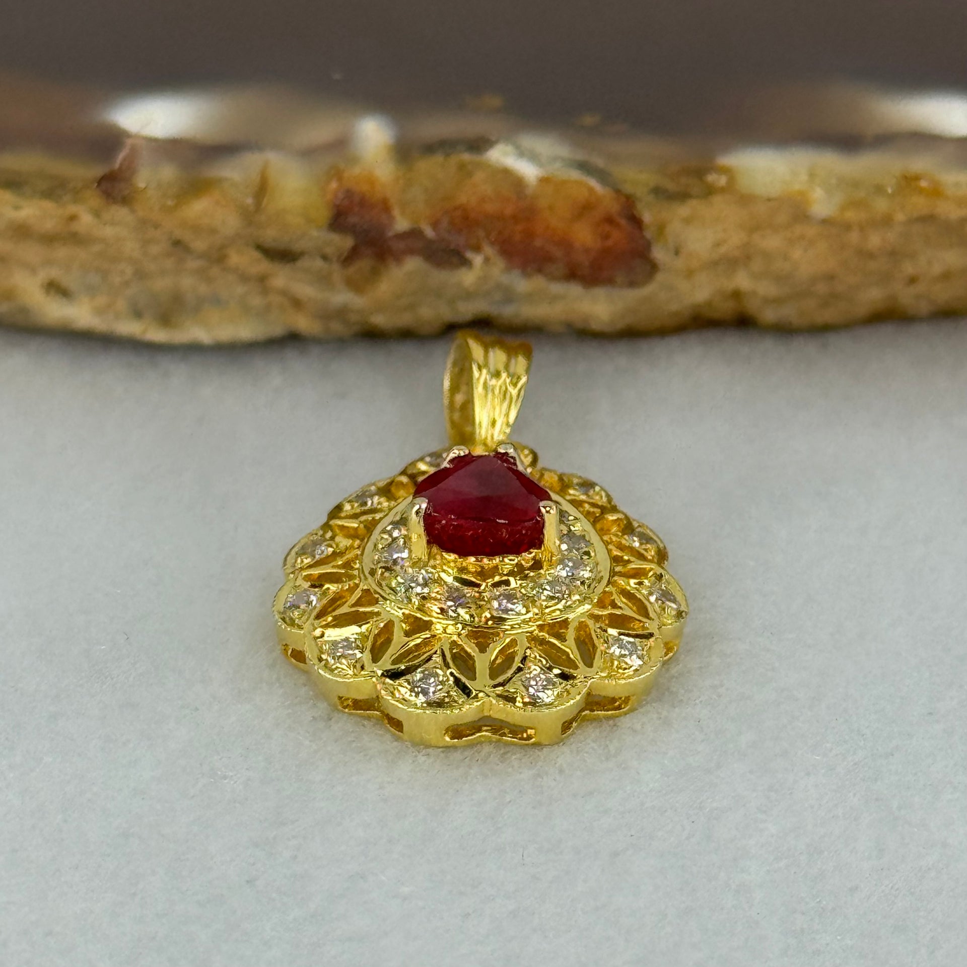 Natural Transparent Vivid Red Pear Shape Brilliant / Step Cut Ruby (Heated) Approx. 1.0ct 6.02 by 5.42 by 3.85mm in 750 18K Yellow Gold and Natural Diamonds 3.39g - Huangs Jadeite and Jewelry Pte Ltd