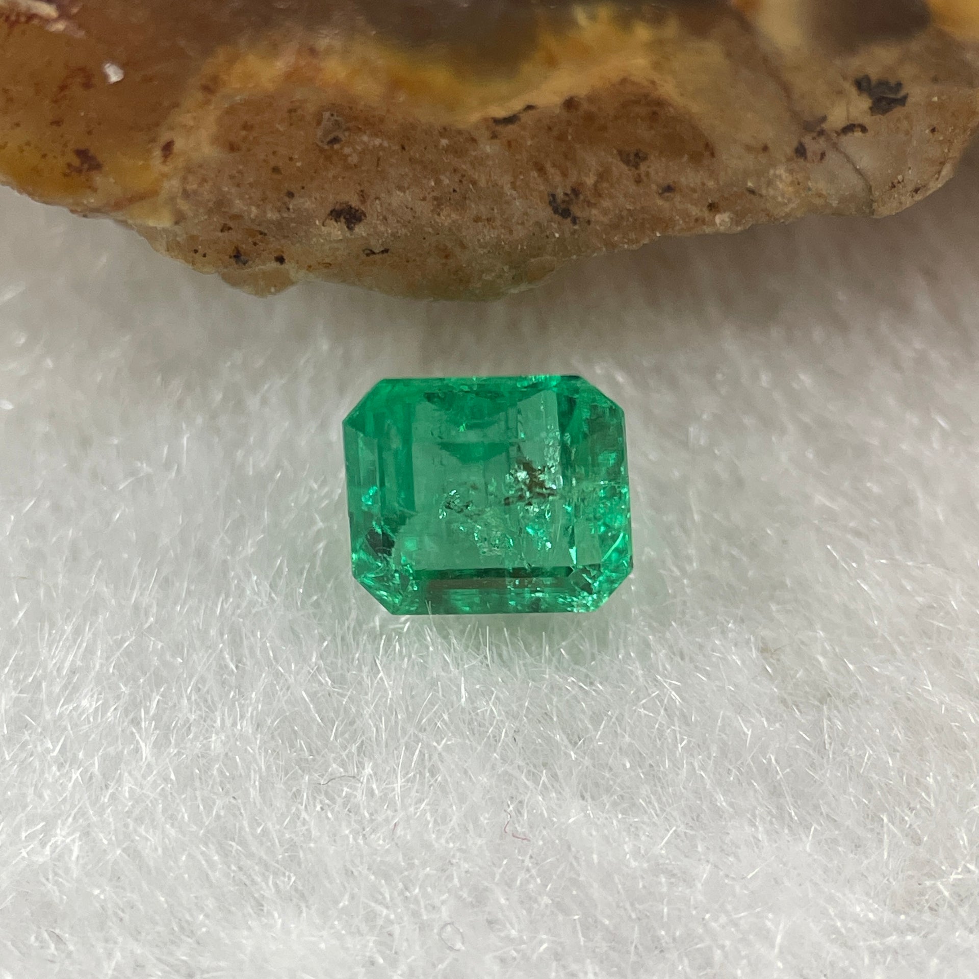 Natural Colombia Green Emerald (Beryl) Cut-Cornered Rectangular step cut 0.64ct 4.9 by 4.7 by 3.7mm - Huangs Jadeite and Jewelry Pte Ltd