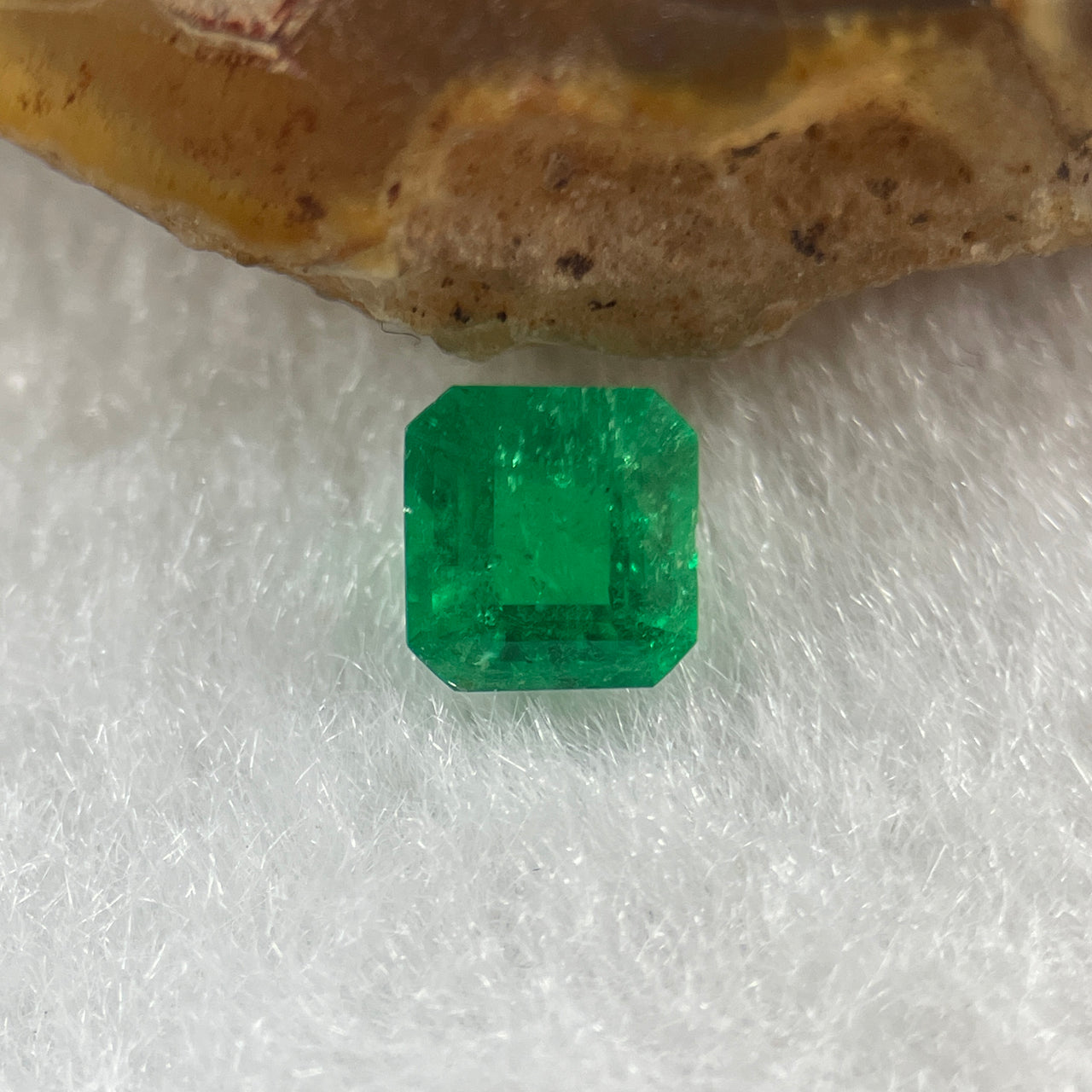 Natural Colombia Green Emerald (Beryl) Cut-Cornered Rectangular step cut 0.59ct 5.3 by 5.1 by 3.2mm - Huangs Jadeite and Jewelry Pte Ltd