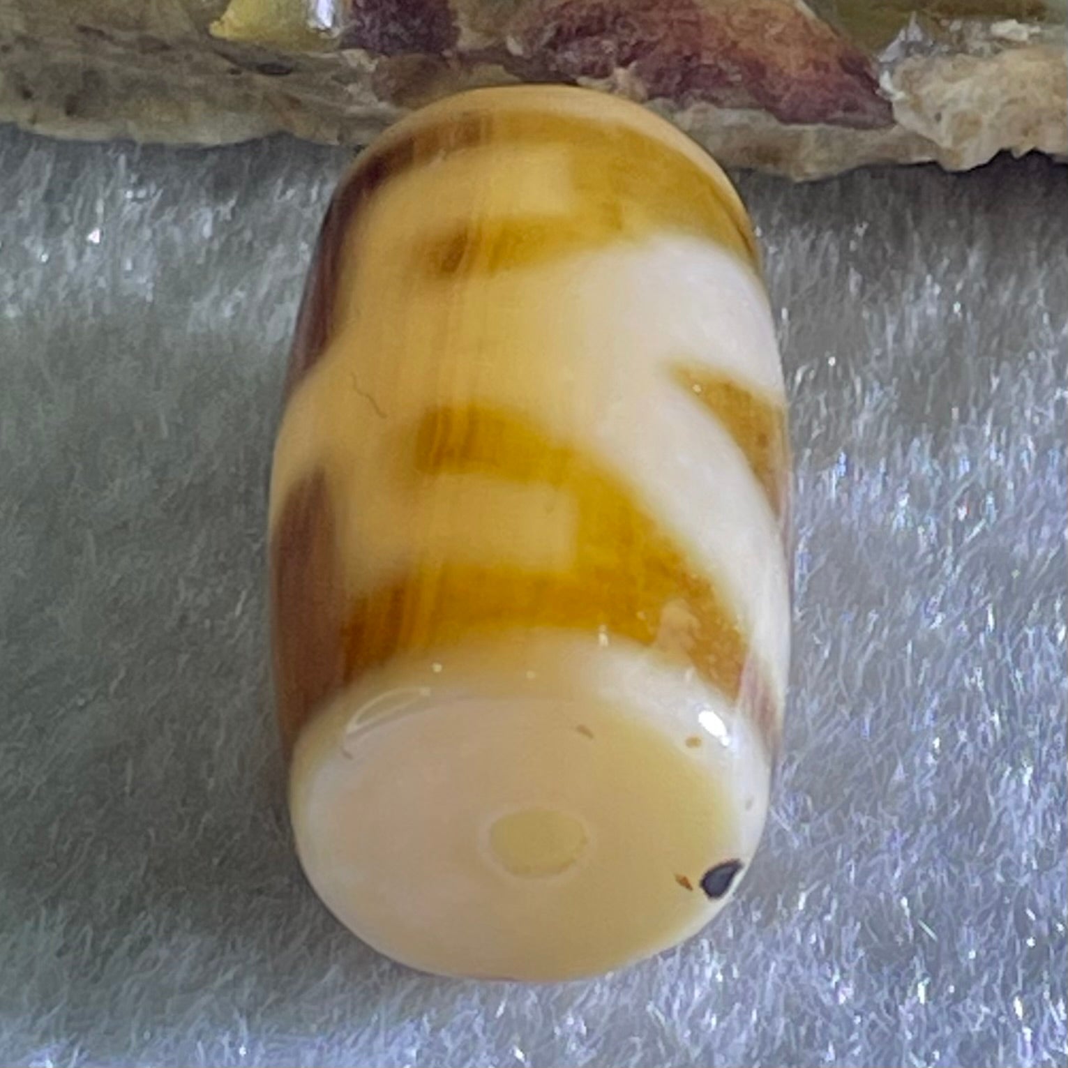 Natural Powerful Tibetan Old Oily Agate Patina Guiren Tairen Human Dzi Bead Totem Amulet Heavenly Master (Tian Zhu) 贵人天诛 5.11g 19.9 by 12.1mm - Huangs Jadeite and Jewelry Pte Ltd