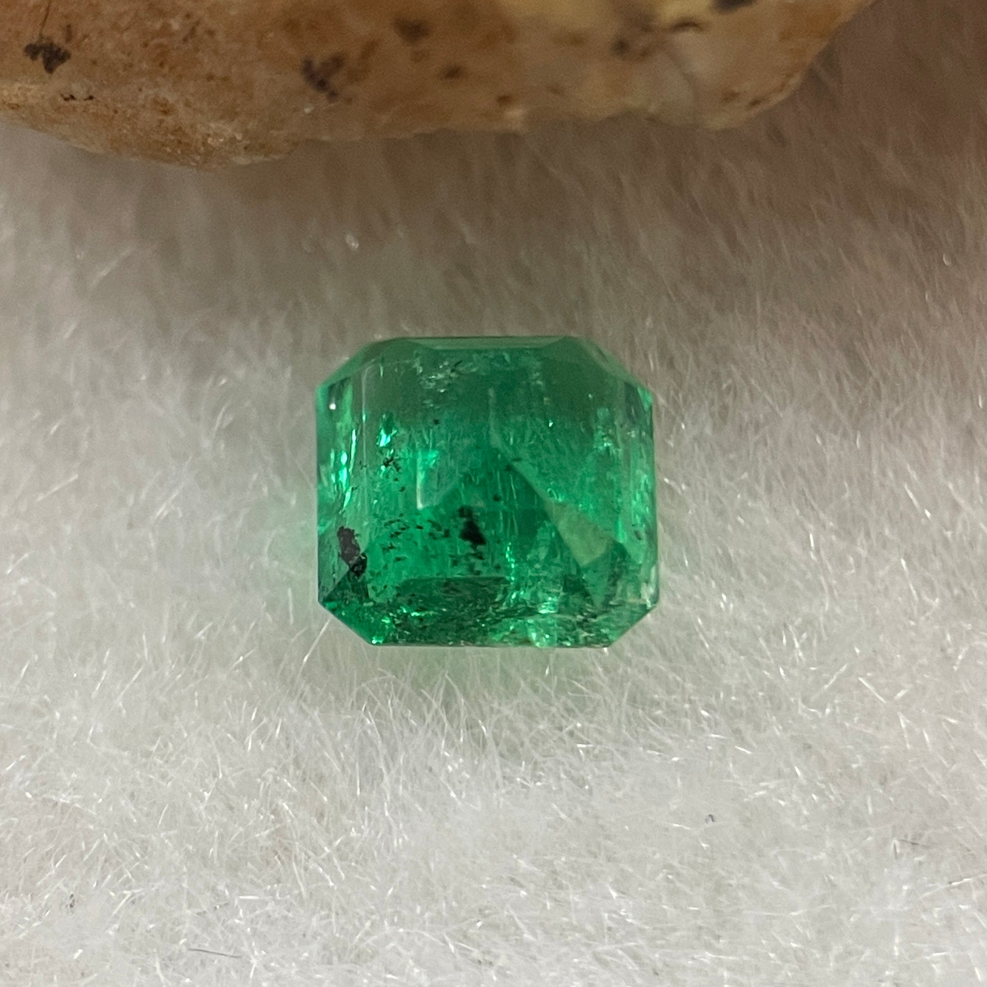 Natural Colombia Green Emerald (Beryl) Cut-Cornered Rectangular step cut 0.62ct 5.3 by 5.2 by 3.1mm - Huangs Jadeite and Jewelry Pte Ltd