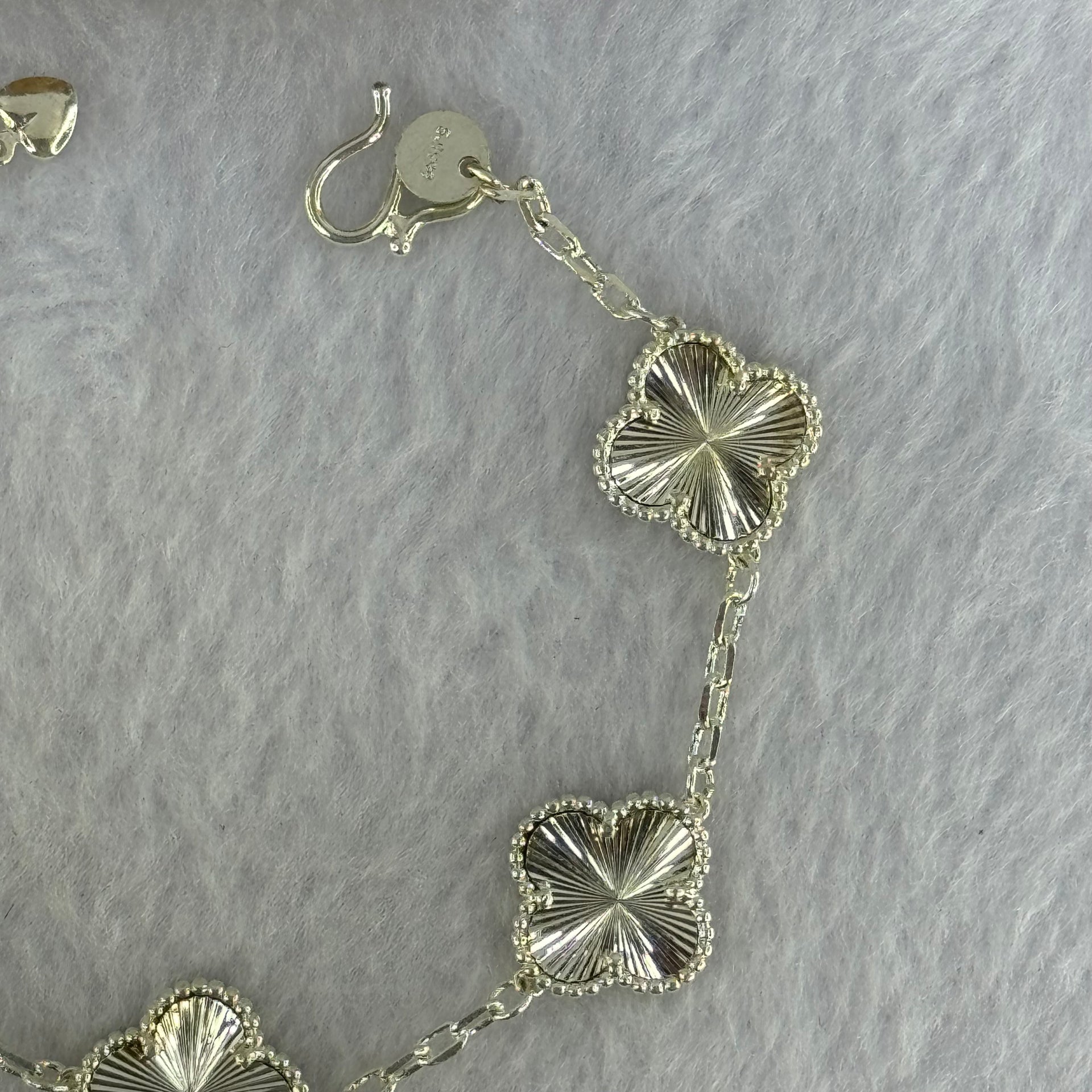 S9999 Sliver Clover Bracelet 13.37g 13.1 by 3.0mm 5pcs - Huangs Jadeite and Jewelry Pte Ltd