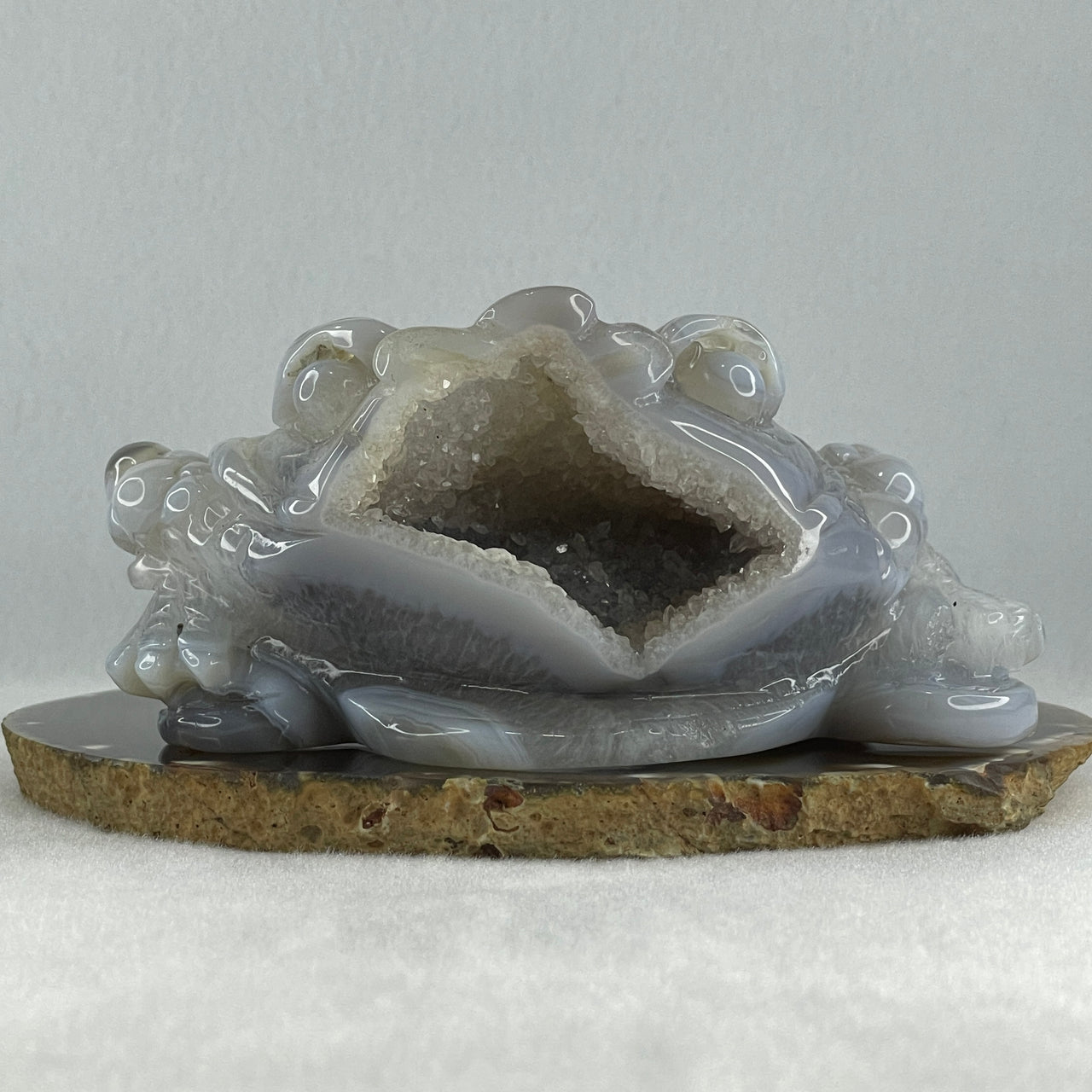 Natural White with Blueish Wuji Grey Agate with white Quartz 3 Legged Toast Display 637.7g 132.0 by 96.0 by 60.0mm - Huangs Jadeite and Jewelry Pte Ltd