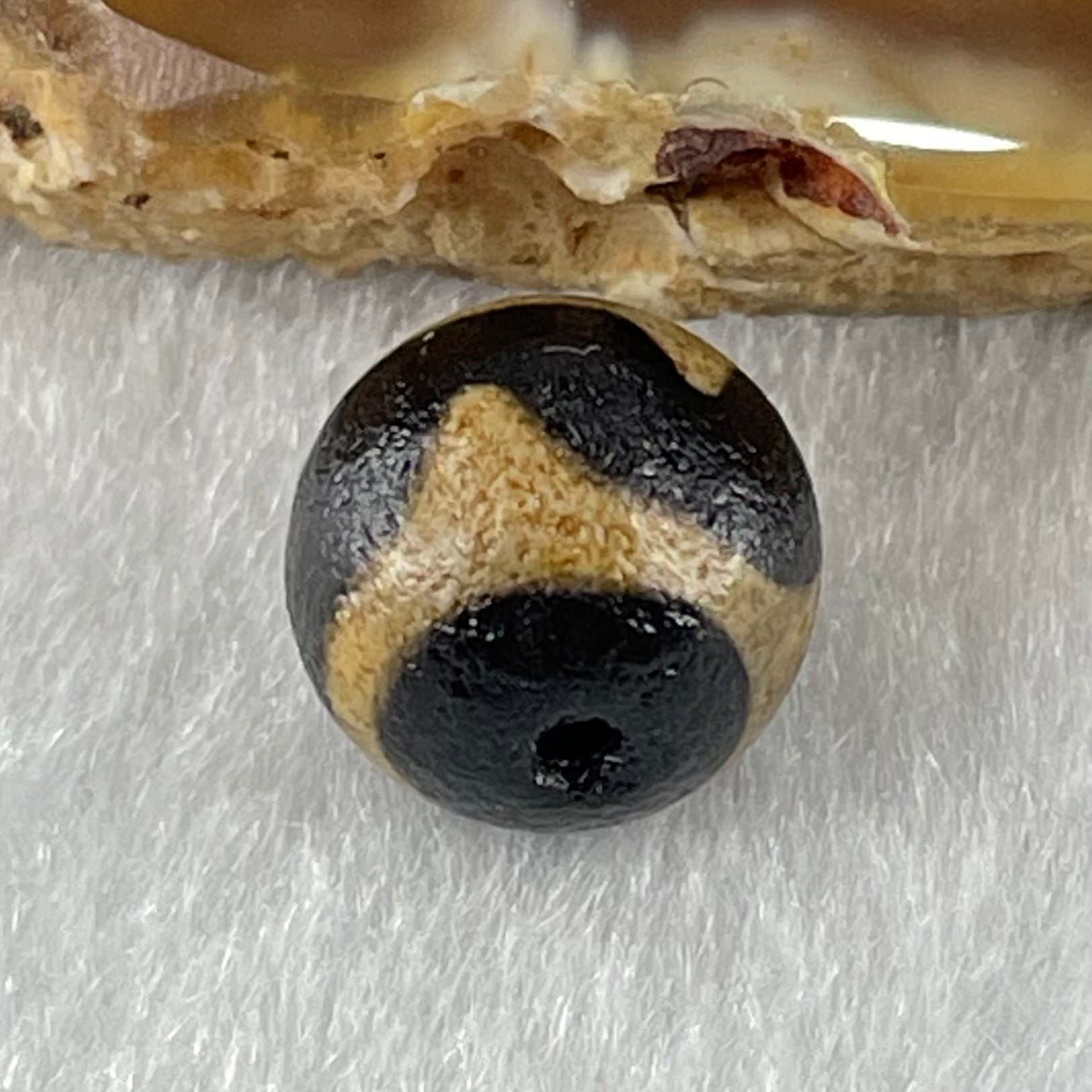 Natural Powerful Tibetan Old Oily Agate Tiger Tooth Daluo Dzi Bead Heavenly Master (Tian Zhu) 虎呀天诛 1.45g 9.9 by 10.3mm - Huangs Jadeite and Jewelry Pte Ltd
