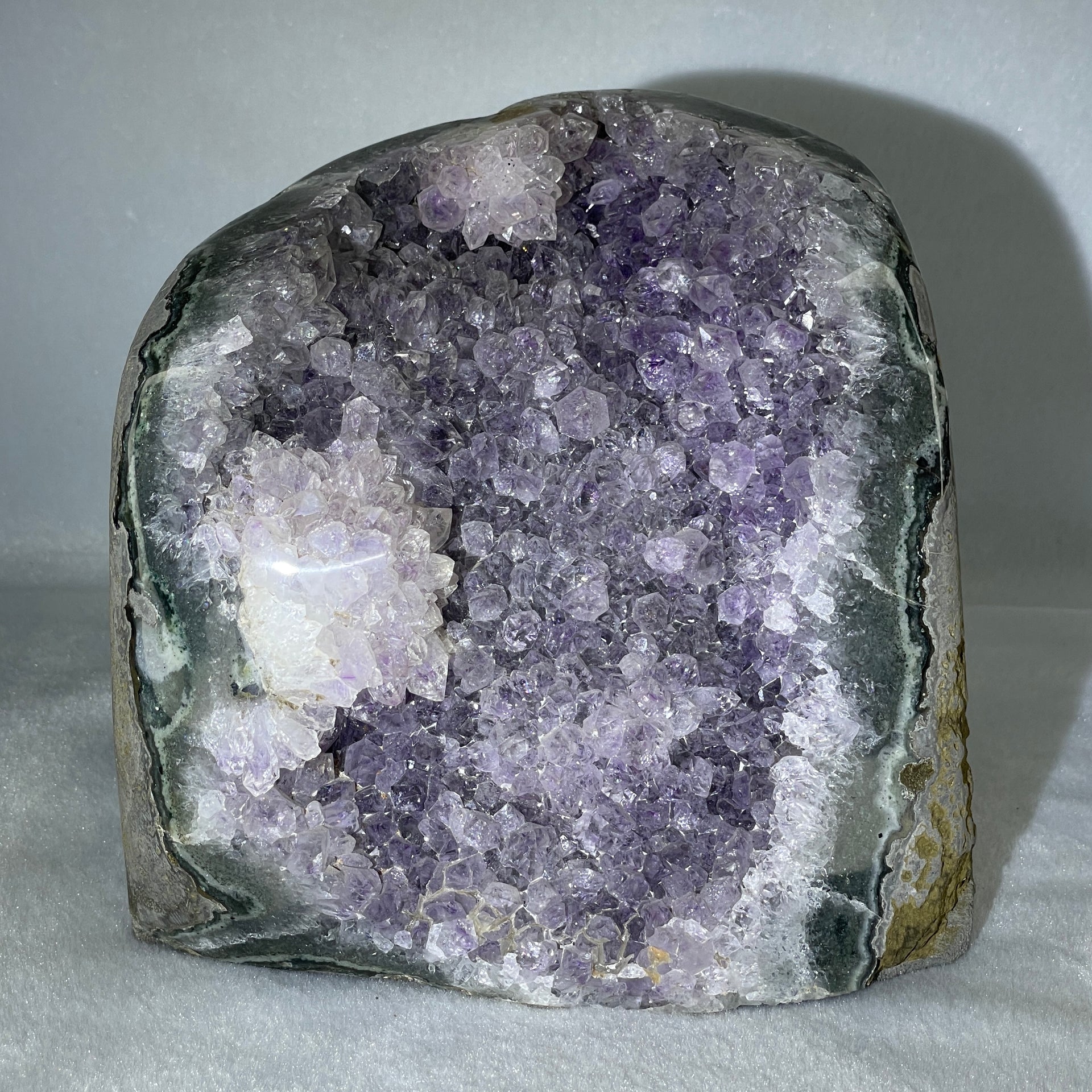 Natural Brazil Amethyst Cave 4.568,2g 160.0 by 140.0 by 155.0mm - Huangs Jadeite and Jewelry Pte Ltd