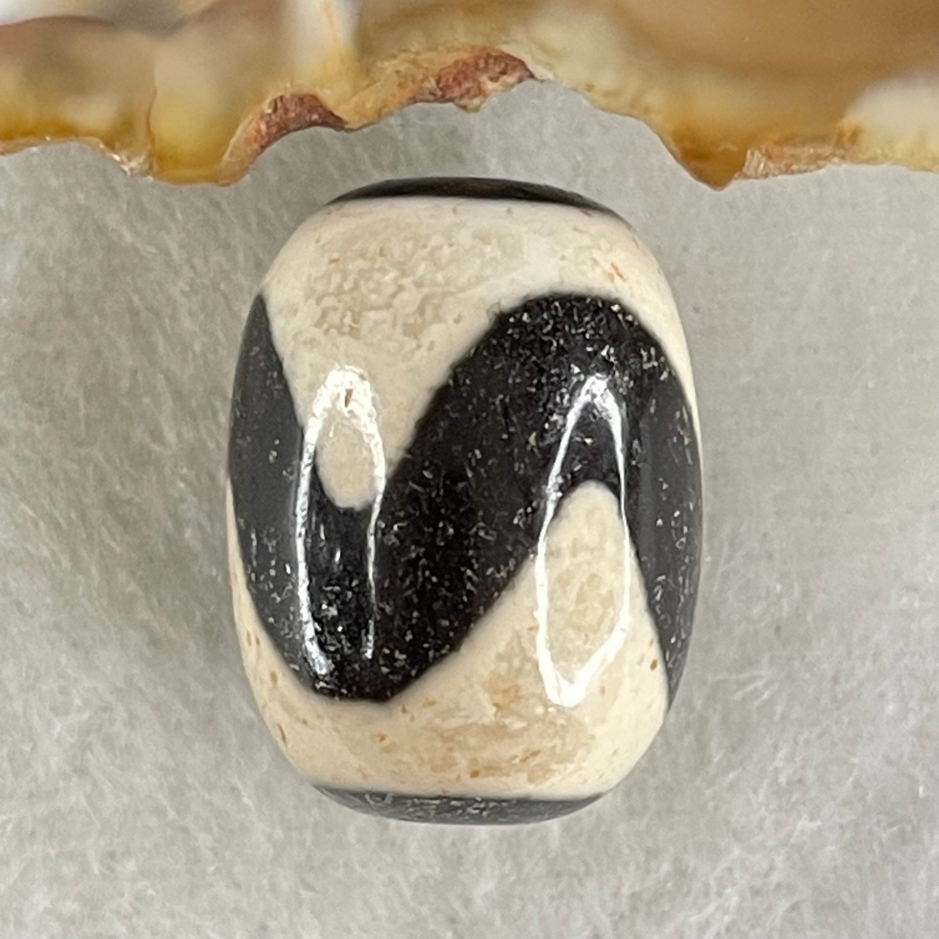 Natural Powerful Tibetan Old Oily Agate Tiger Tooth Daluo Dzi Bead Heavenly Master (Tian Zhu) 虎呀天诛 4.77g 17.7 by 13.3mm - Huangs Jadeite and Jewelry Pte Ltd