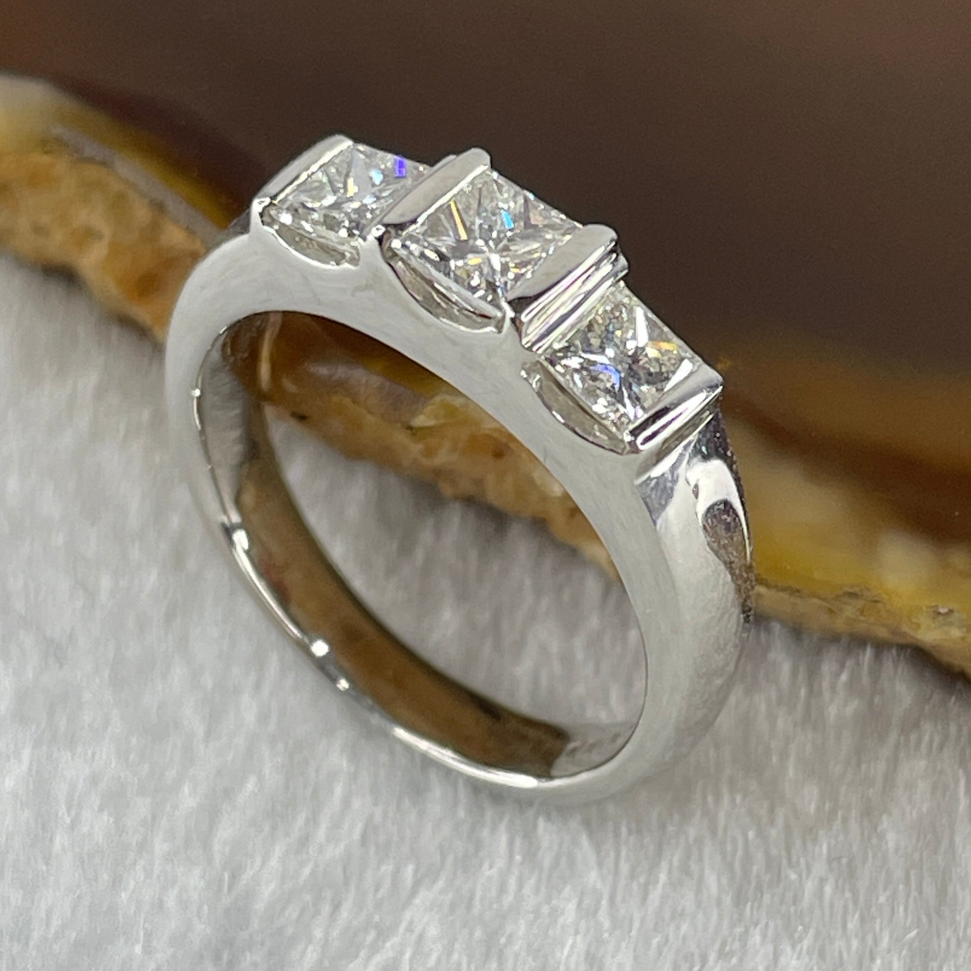 High Grade Natural Diamonds 1.0ct Platinum PT900 Ring Total 7.28g US6 HK13 EU52 Inner Diameter 16.5mm - Huangs Jadeite and Jewelry Pte Ltd