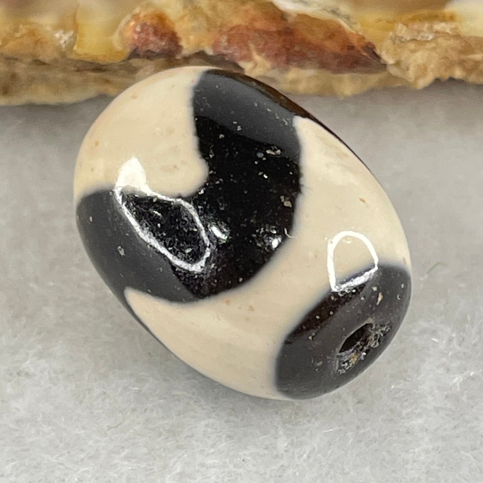 Natural Powerful Tibetan Old Oily Agate Tiger Tooth Daluo Dzi Bead Heavenly Master (Tian Zhu) 虎呀天诛 4.54g 17.7 by 12.9mm - Huangs Jadeite and Jewelry Pte Ltd