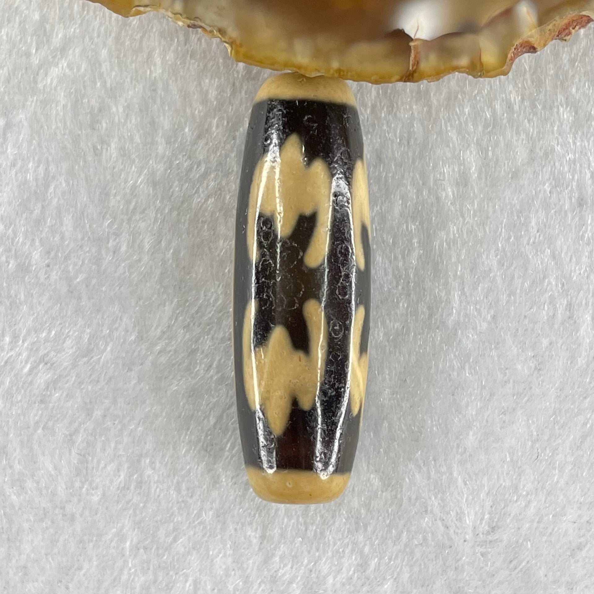 Natural Powerful Tibetan Old Oily Agate 5 Bats Dzi Bead Heavenly Master (Tian Zhu) 五个蝙蝠天诛 8.96g 38.0 by 12.4mm - Huangs Jadeite and Jewelry Pte Ltd