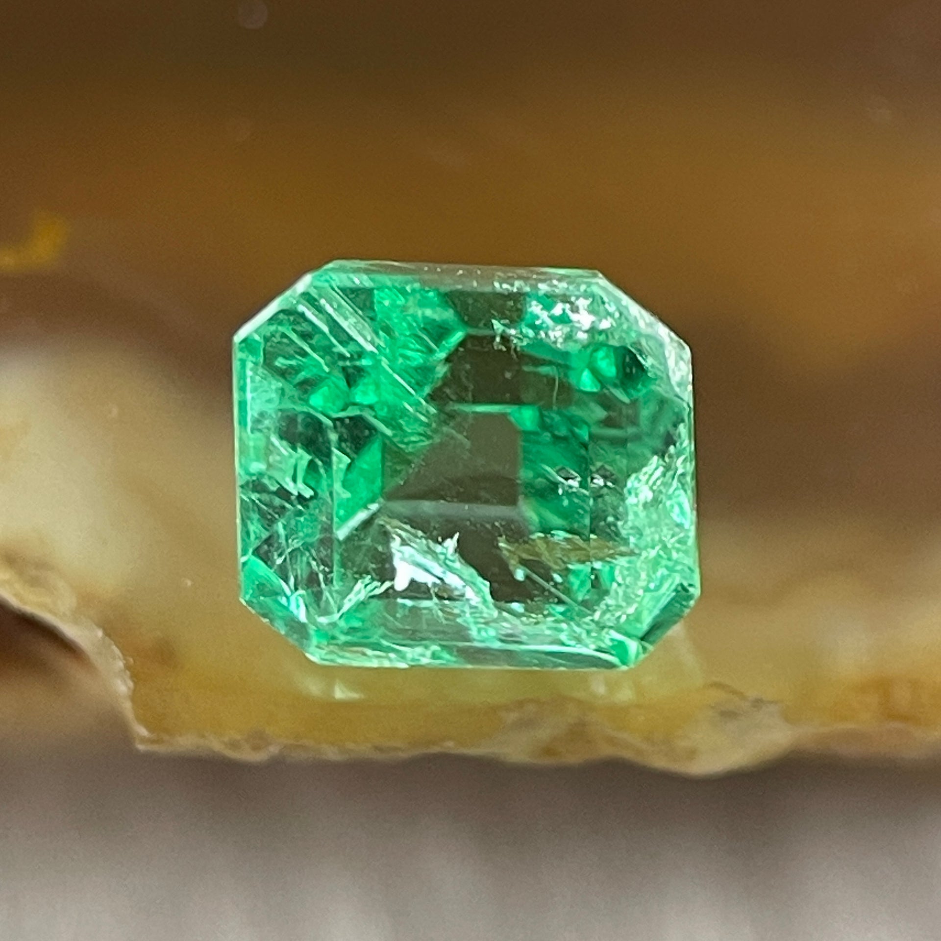 Natural Colombia Green Emerald (Beryl) Cut-Cornered Rectangular step cut 0.85ct 5.3 by 4.9 by 4.4mm - Huangs Jadeite and Jewelry Pte Ltd