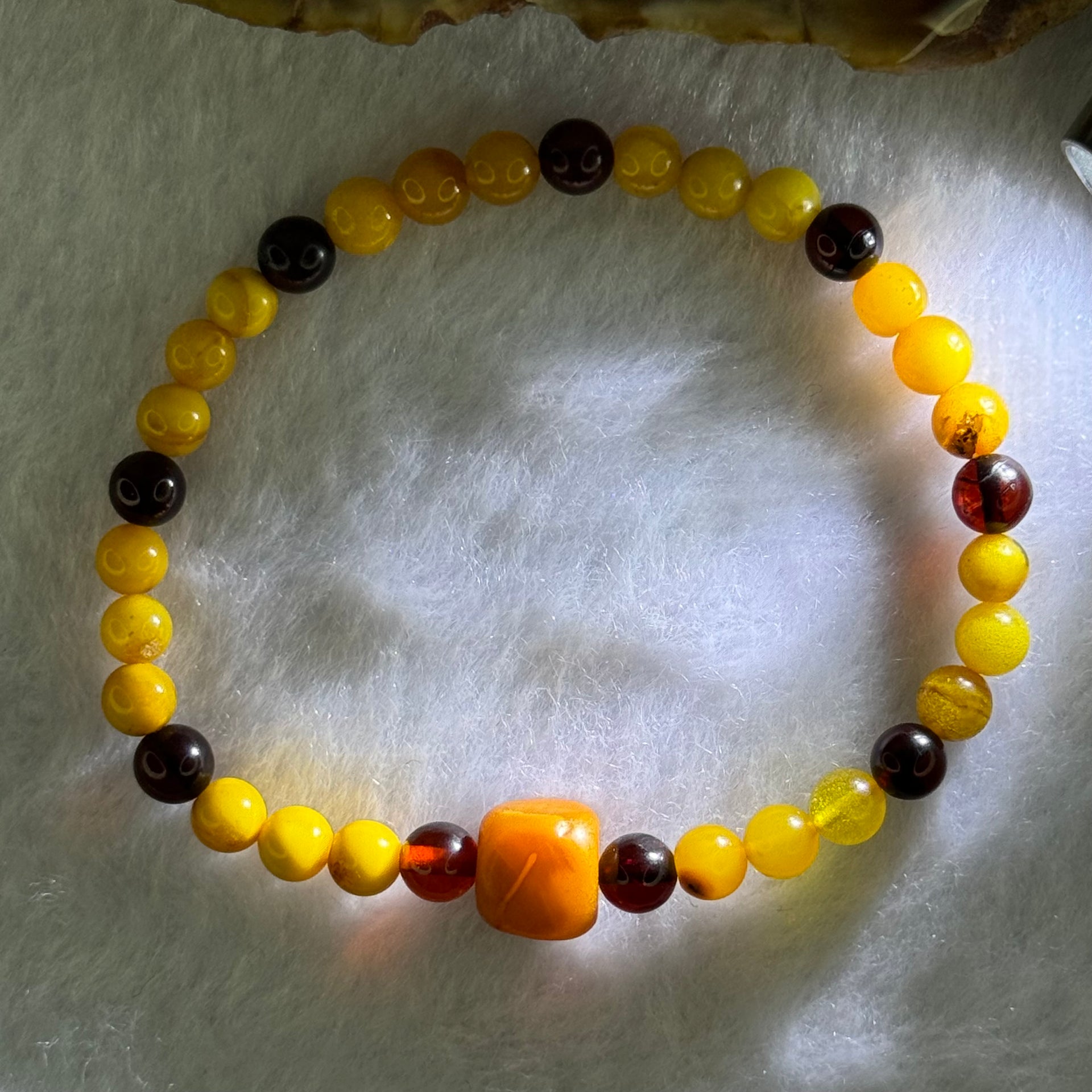 Natural Mixed Color Old Amber Beads Bracelet 天然老腊手链 3.67g 5.9mm 33 Beads 8.6mm 1pcs - Huangs Jadeite and Jewelry Pte Ltd