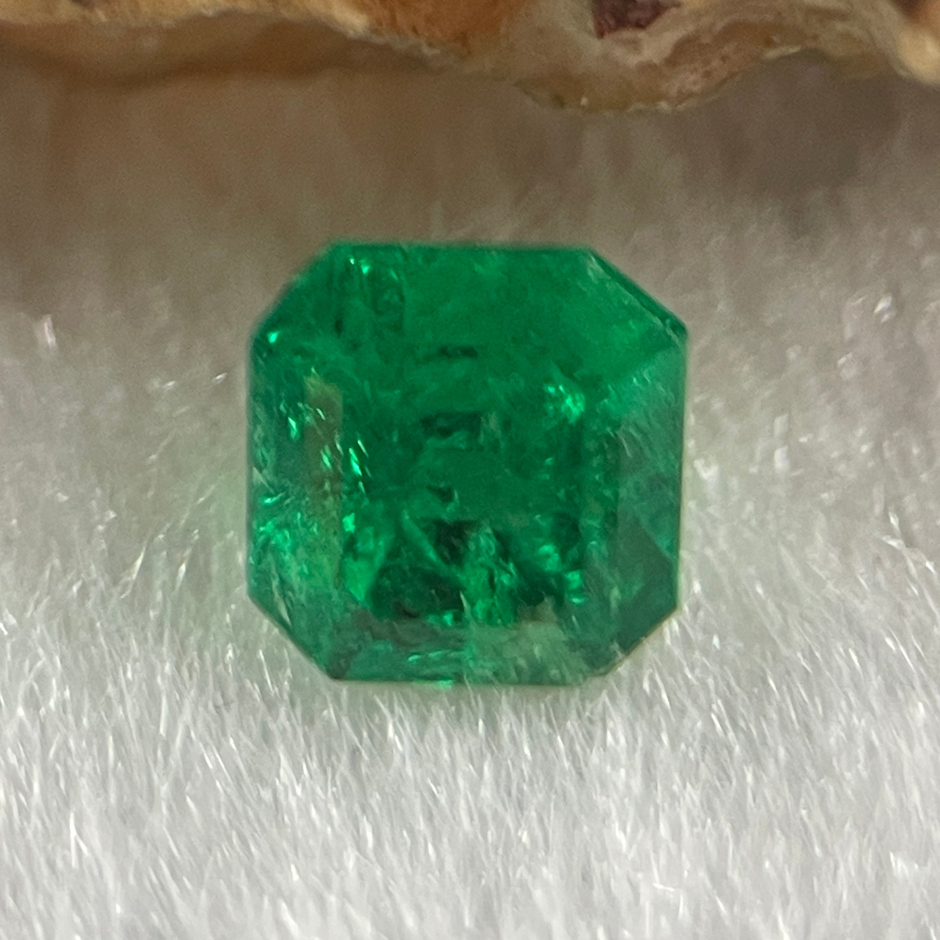 Natural Colombia Green Emerald (Beryl) Cut-Cornered Rectangular step cut 0.86ct 5.6 by 5.2 by 4.3mm - Huangs Jadeite and Jewelry Pte Ltd