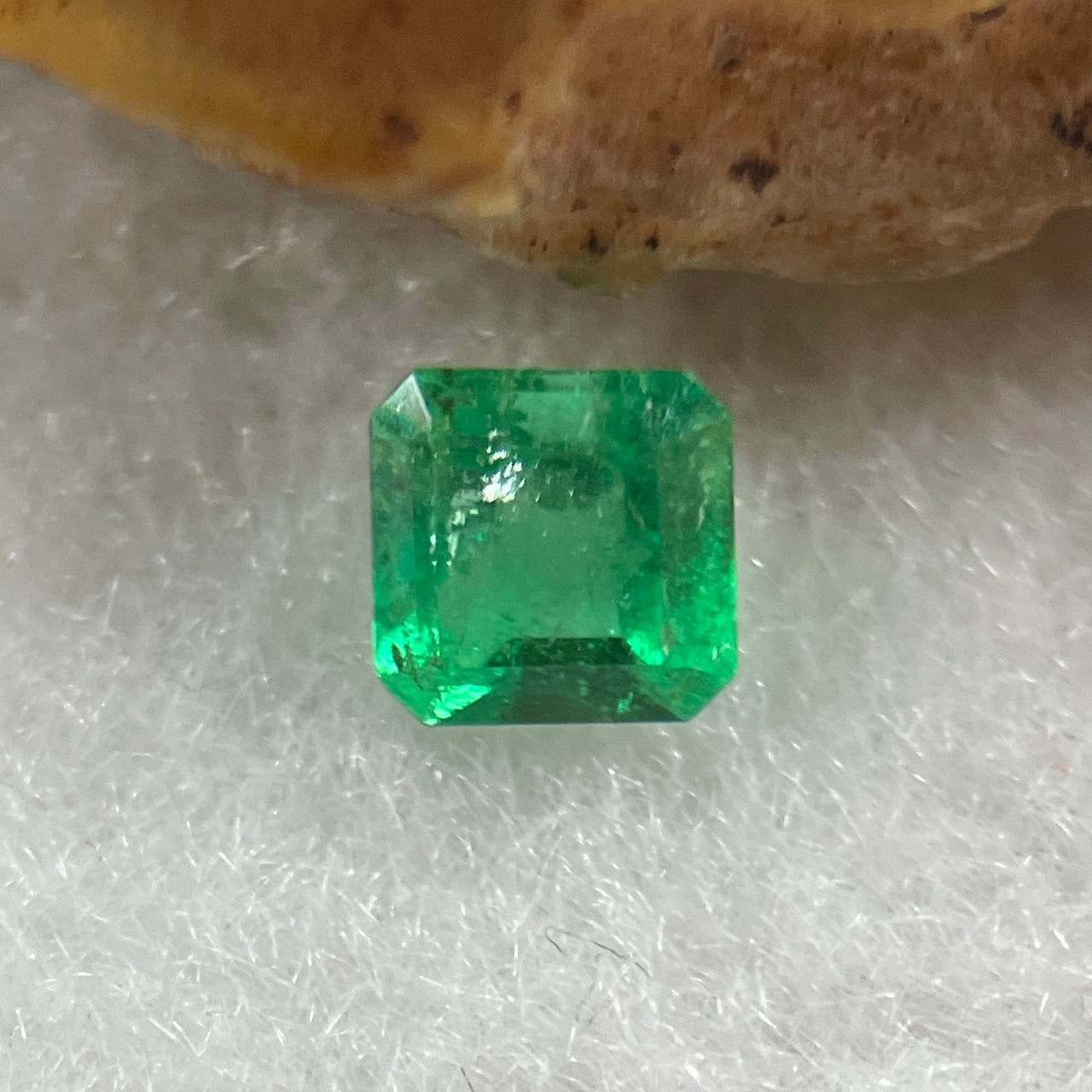 Natural Colombia Vivid Green Emerald (Beryl) Cut-Cornered Square Step cut 0.43ct 4.6 by 4.5 by 3.2mm - Huangs Jadeite and Jewelry Pte Ltd