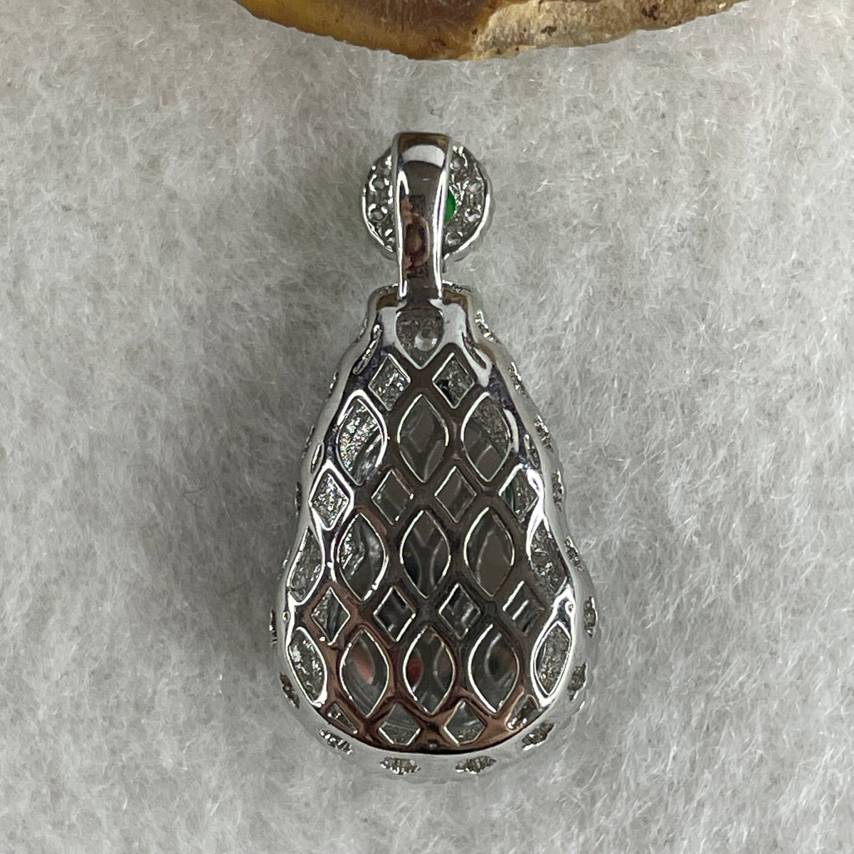 Natural Type A Omphacite Spicy Green Jadeite Hulu Pendant in S925 Silver | (2.90g | 14.2 x 9.5 x 3.0mm | Health, Abundance & Negative Energy Absorber, Feng Shui Prosperity & Longevity Pendant) - Huangs Jadeite and Jewelry Pte Ltd