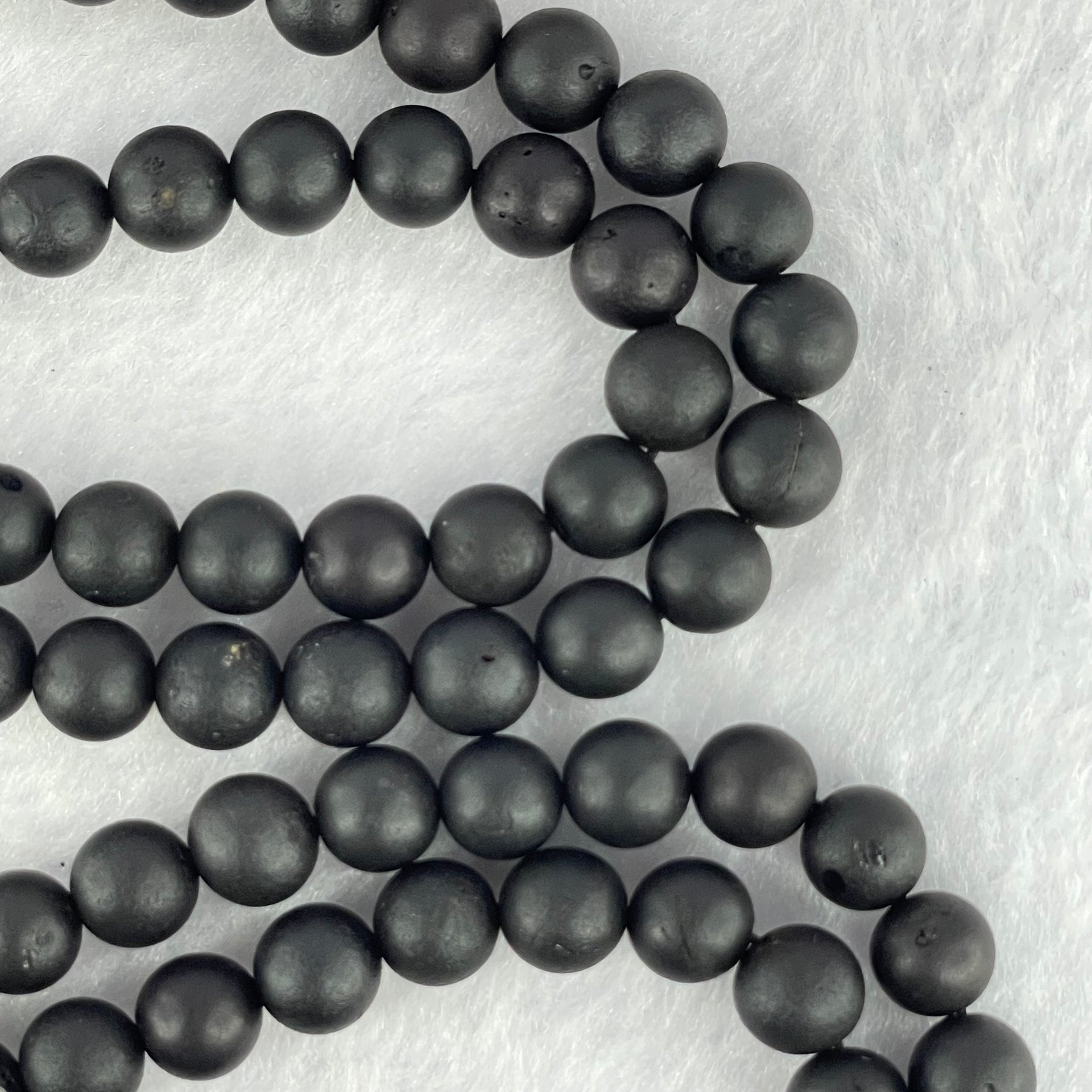 Natural Dark Matt Black Amber Beads Necklace 天然大黑天翁琥珀项链 20.87g 72cm 8.0mm 1 Beads 6.9mm 108 Beads - Huangs Jadeite and Jewelry Pte Ltd