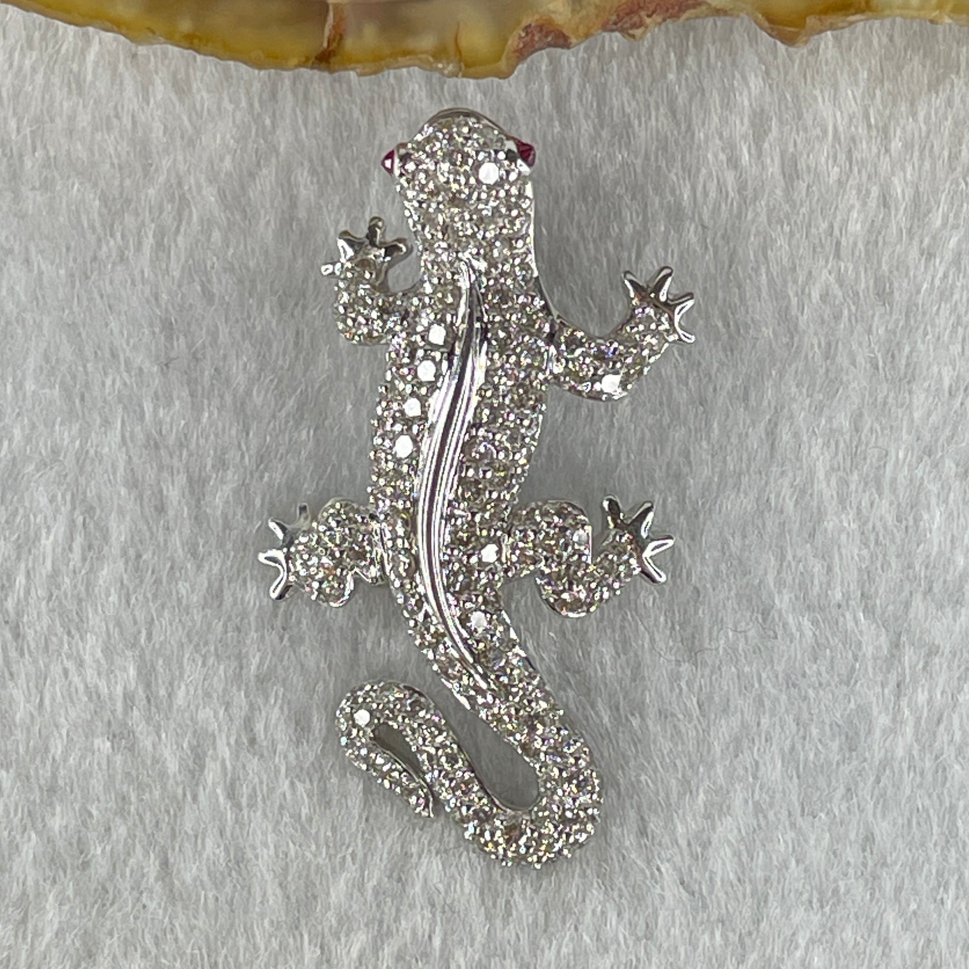 Natural Round Brilliant Cut Shape Diamonds with Natural Ruby Eyes in 18K White Gold Lizard Pendant R0.04 with Melees D1.37ct Total 7.4g 35.1 by 19.5 by 11.4mm - Huangs Jadeite and Jewelry Pte Ltd