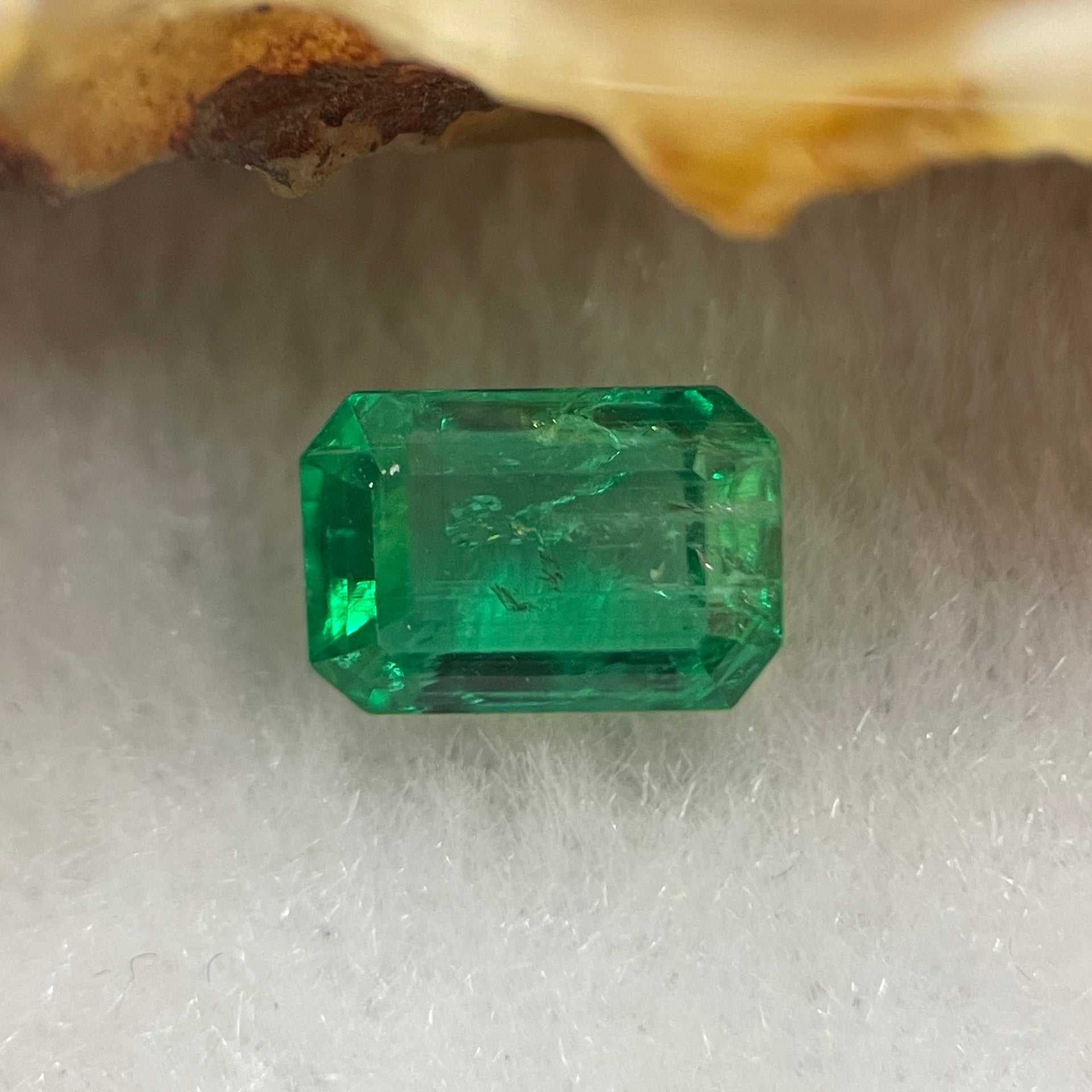 Natural Colombia Green Emerald (Beryl) Cut-Cornered Rectangular step cut 1.18ct 7.7 by 5.2 by 3.5mm - Huangs Jadeite and Jewelry Pte Ltd