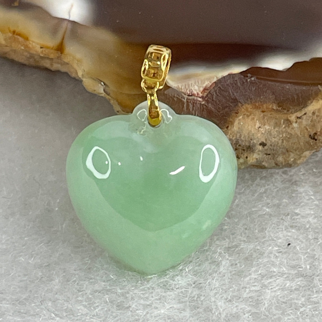 Natural Type A Apple Green Jadeite Heart Pendant | Solid 18K 750 Yellow Gold Clasp Luxury Romantic Fine Charm (1.66g, 13.1x13.4x5.5mm)