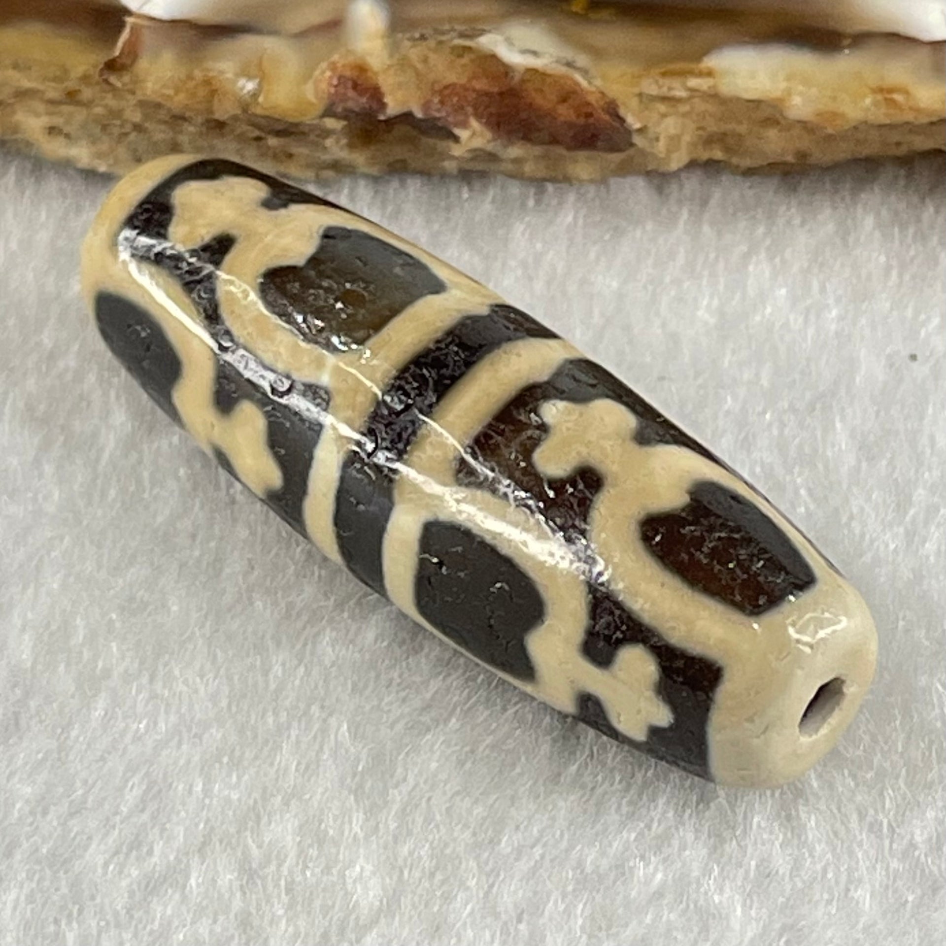 Natural Powerful Tibetan Old Oily Agate 8 Nectar Vessel Dzi Bead Heavenly Master (Tian Zhu) 八花蜜容器眼天珠 9.29g 38.3 by 12.5mm - Huangs Jadeite and Jewelry Pte Ltd