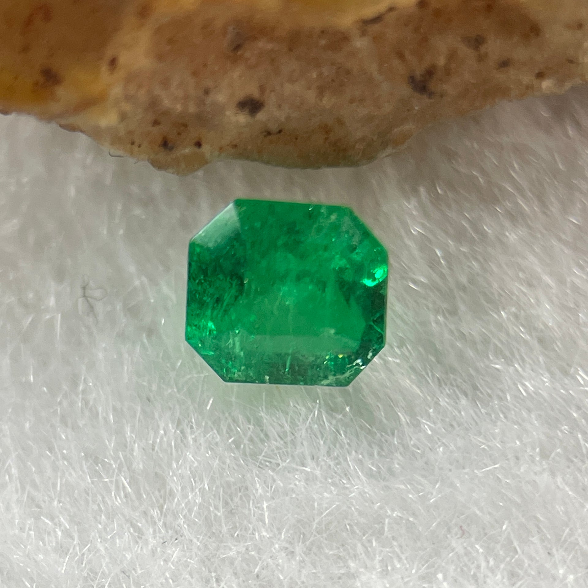 Natural Colombia Green Emerald (Beryl) Cut-Cornered Rectangular step cut 0.53ct 4.5 by 4.5 by 3.8mm - Huangs Jadeite and Jewelry Pte Ltd