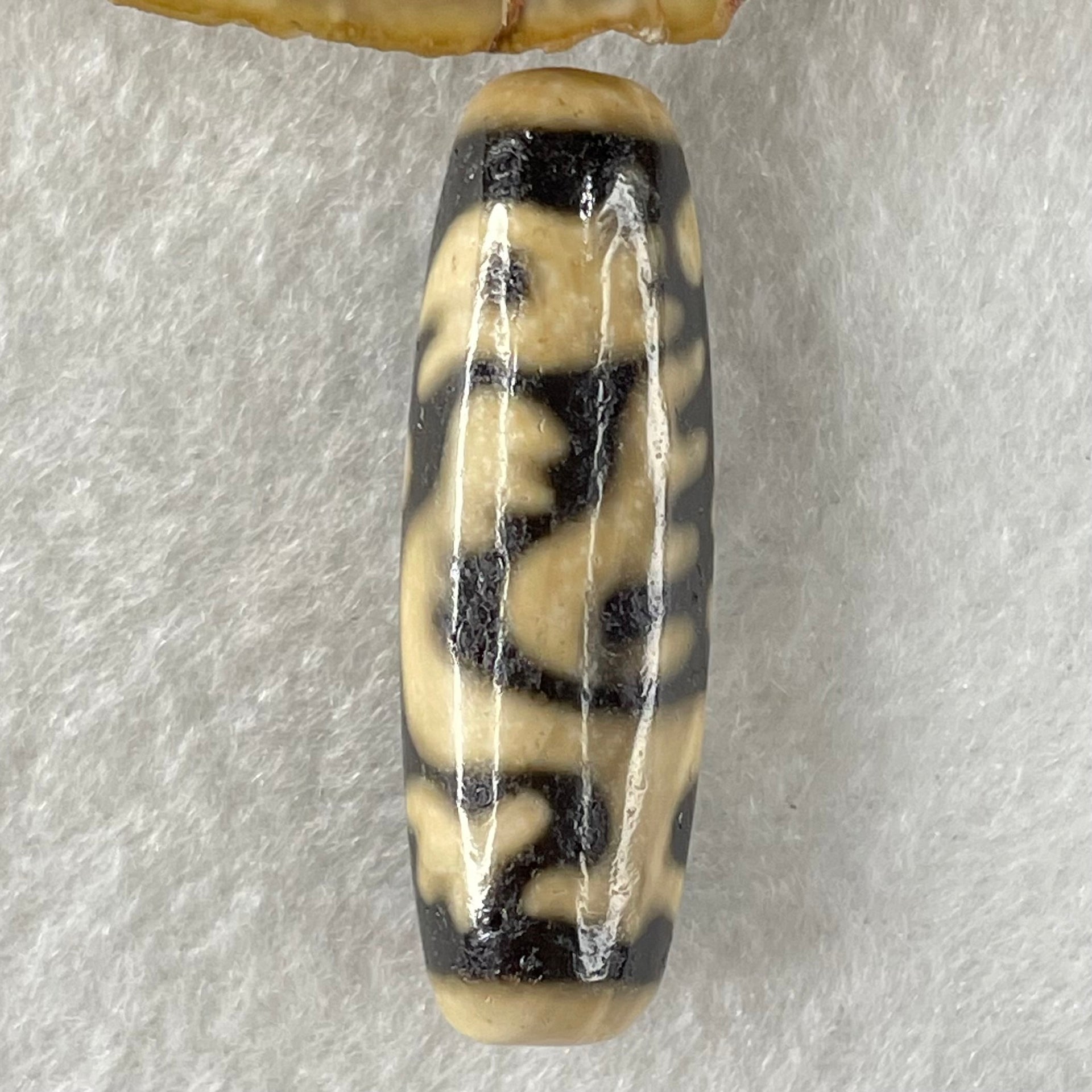 Natural Powerful Tibetan Old Oily Agate Vermilion Bird Fire Element Dzi Bead Heavenly Master (Tian Zhu) 朱雀天珠 8.98g 38.4 by 12.4mm - Huangs Jadeite and Jewelry Pte Ltd