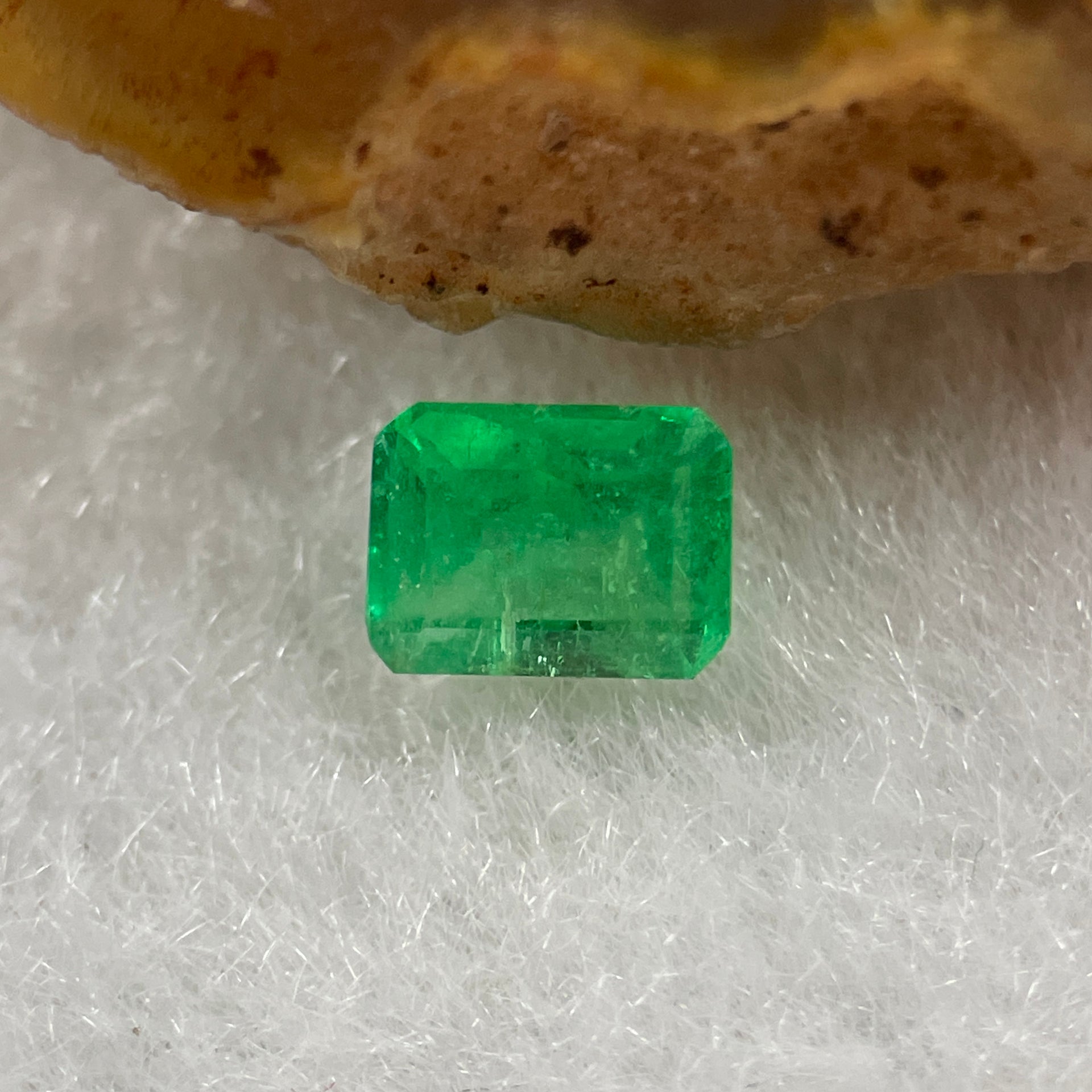 Natural Colombia Green Emerald (Beryl) Cut-Cornered Rectangular step cut 0.50ct 5.5 by 4.2 by 3.1mm - Huangs Jadeite and Jewelry Pte Ltd