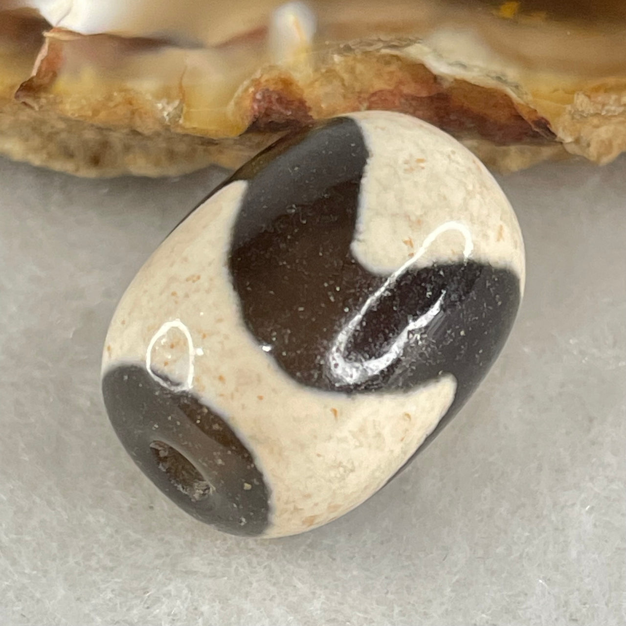 Natural Powerful Tibetan Old Oily Agate Tiger Tooth Daluo Dzi Bead Heavenly Master (Tian Zhu) 虎呀天诛 4.96g 17.7 by 13.4mm - Huangs Jadeite and Jewelry Pte Ltd