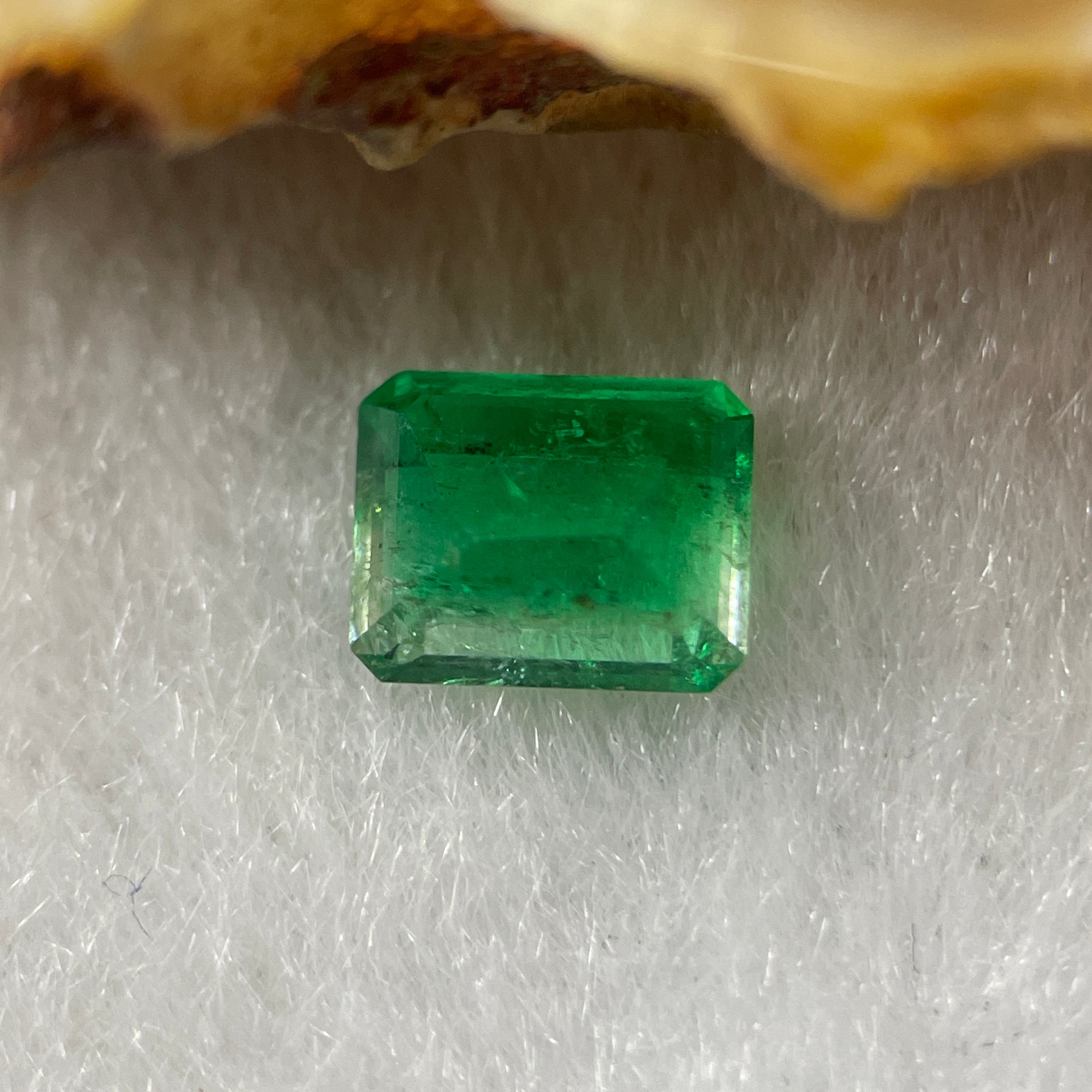 Natural Colombia Green Emerald (Beryl) Cut-Cornered Rectangular step cut 0.75ct 6.4 by 5.2 by 2.8mm - Huangs Jadeite and Jewelry Pte Ltd