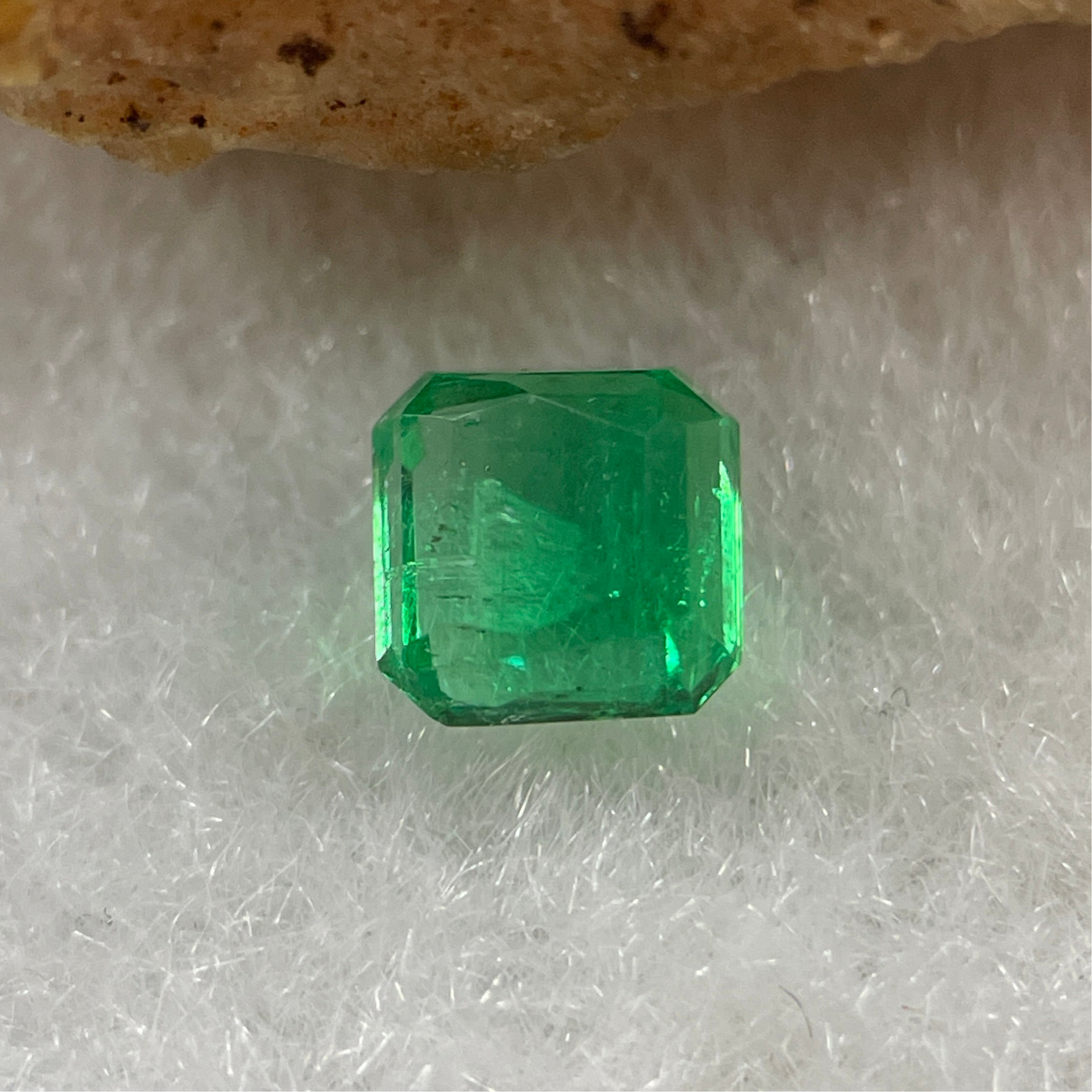 Natural Colombia Vivid Green Emerald (Beryl) Cut-Cornered Square Step cut 0.46ct 4.4 by 4.3 by 2.9mm - Huangs Jadeite and Jewelry Pte Ltd