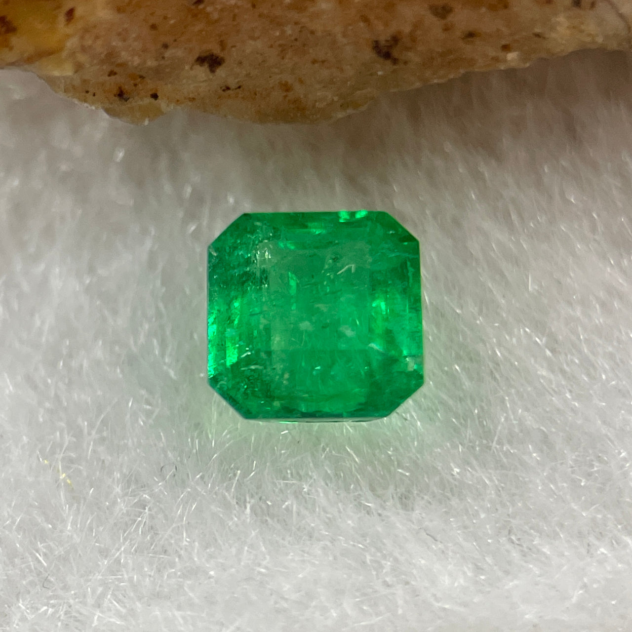 Natural Colombia Green Emerald (Beryl) Cut-Cornered Rectangular step cut 0.60ct 5.5 by 5.0 by 2.9mm - Huangs Jadeite and Jewelry Pte Ltd