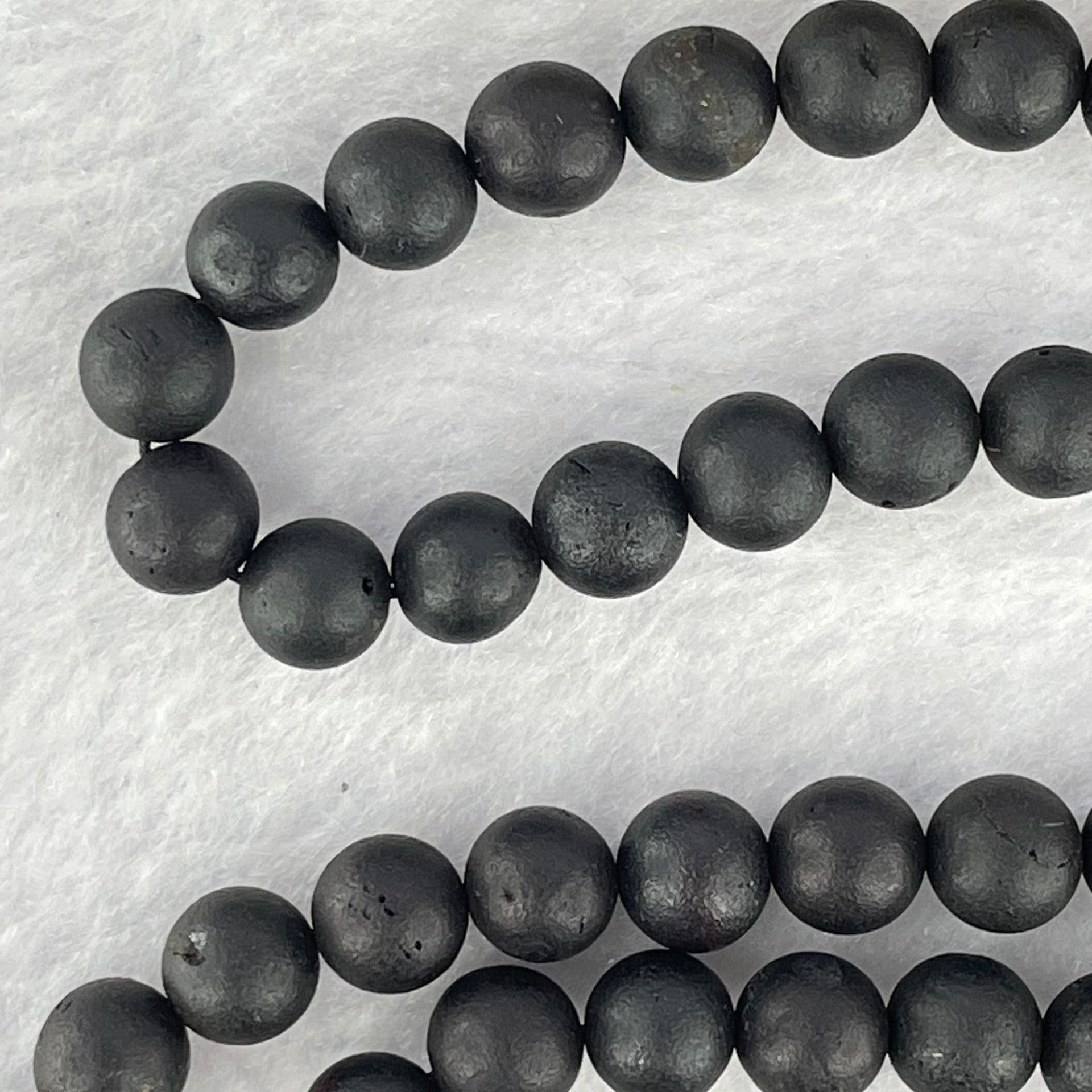 Natural Dark Matt Black Amber Beads Necklace 天然大黑天翁琥珀项链 20.59g 70cm 8.1mm 1 Bead 6.4mm 104 Beads - Huangs Jadeite and Jewelry Pte Ltd