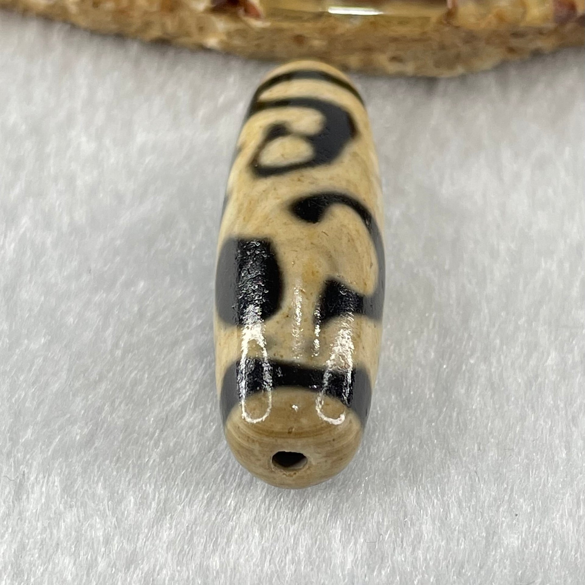 Natural Powerful Tibetan Old Oily Monkey Agate Dzi Bead Heavenly Master (Tian Zhu) 猴天珠 9.44g 39.2 by 12.6mm - Huangs Jadeite and Jewelry Pte Ltd