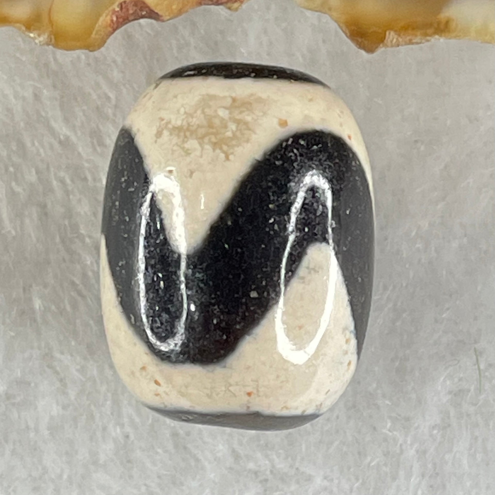 Natural Powerful Tibetan Old Oily Agate Tiger Tooth Daluo Dzi Bead Heavenly Master (Tian Zhu) 虎呀天诛 4.94g 17.7 by 13.4mm - Huangs Jadeite and Jewelry Pte Ltd