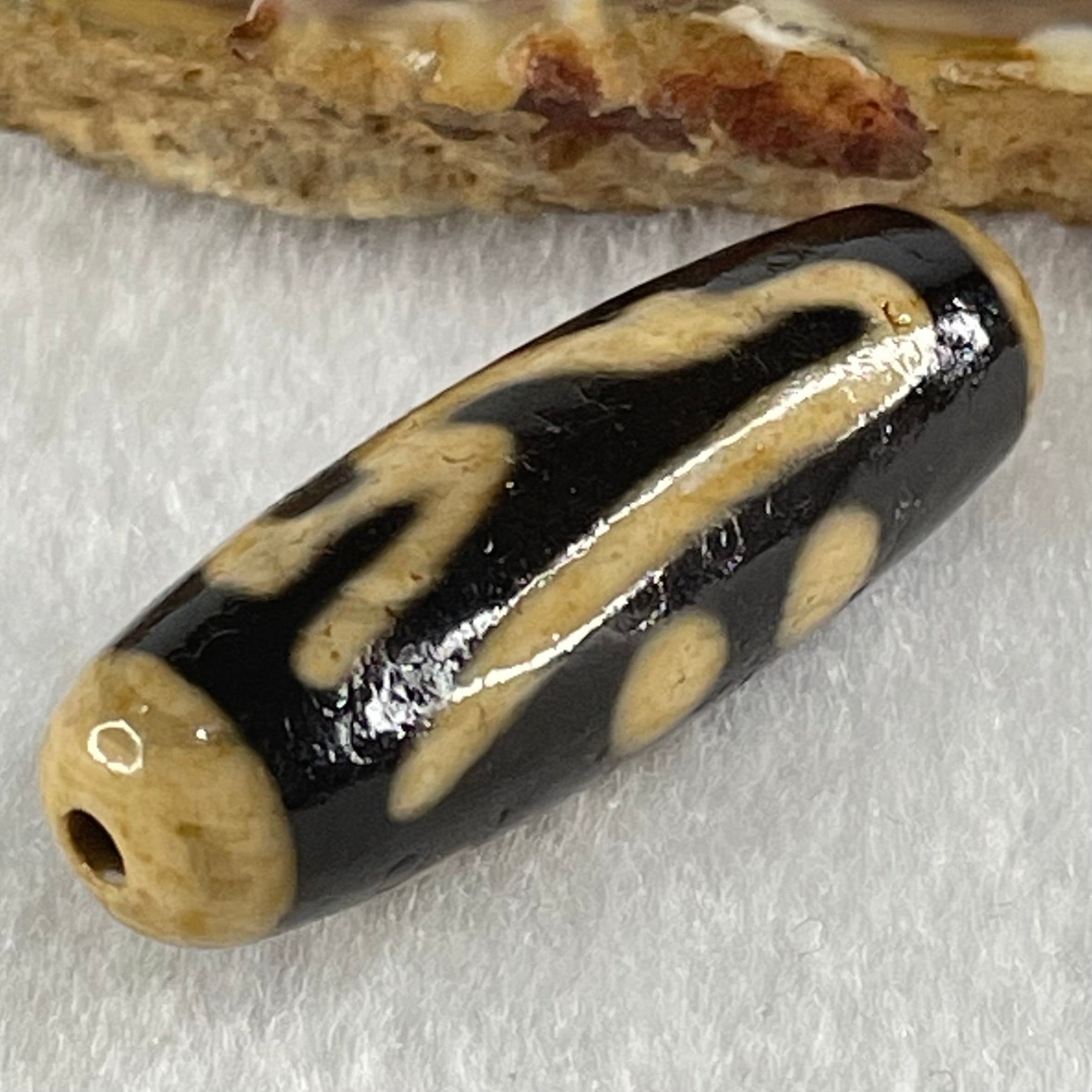 Natural Powerful Tibetan Old Oily Agate Thousand Hand Zha Ji La Mu Dzi Bead Heavenly Master (Tian Zhu) 千手扎基拉姆天珠 9.03g 39.9 by 12.4mm - Huangs Jadeite and Jewelry Pte Ltd