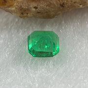 Natural Colombia Vivid Green Emerald (Beryl) Cut-Cornered Rectangular Step cut 0.48ct 4.9 by 4.5 by 3.0mm - Huangs Jadeite and Jewelry Pte Ltd