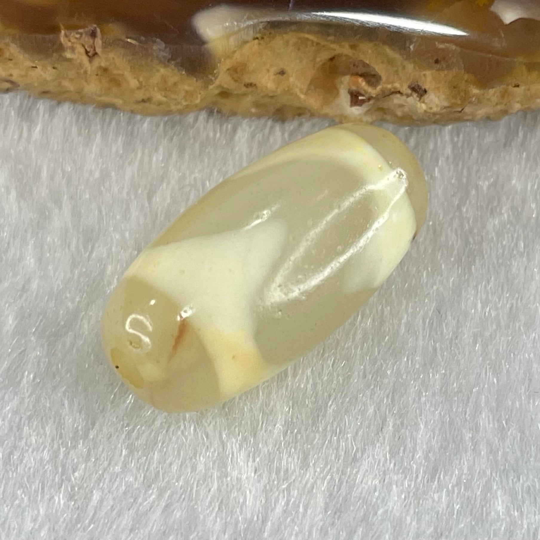 Natural Powerful Tibetan Old Oily Agate Tiger Tooth Daluo Dzi Bead Heavenly Master (Tian Zhu) 虎呀天诛 2.91g 20.1 by 10.2mm - Huangs Jadeite and Jewelry Pte Ltd
