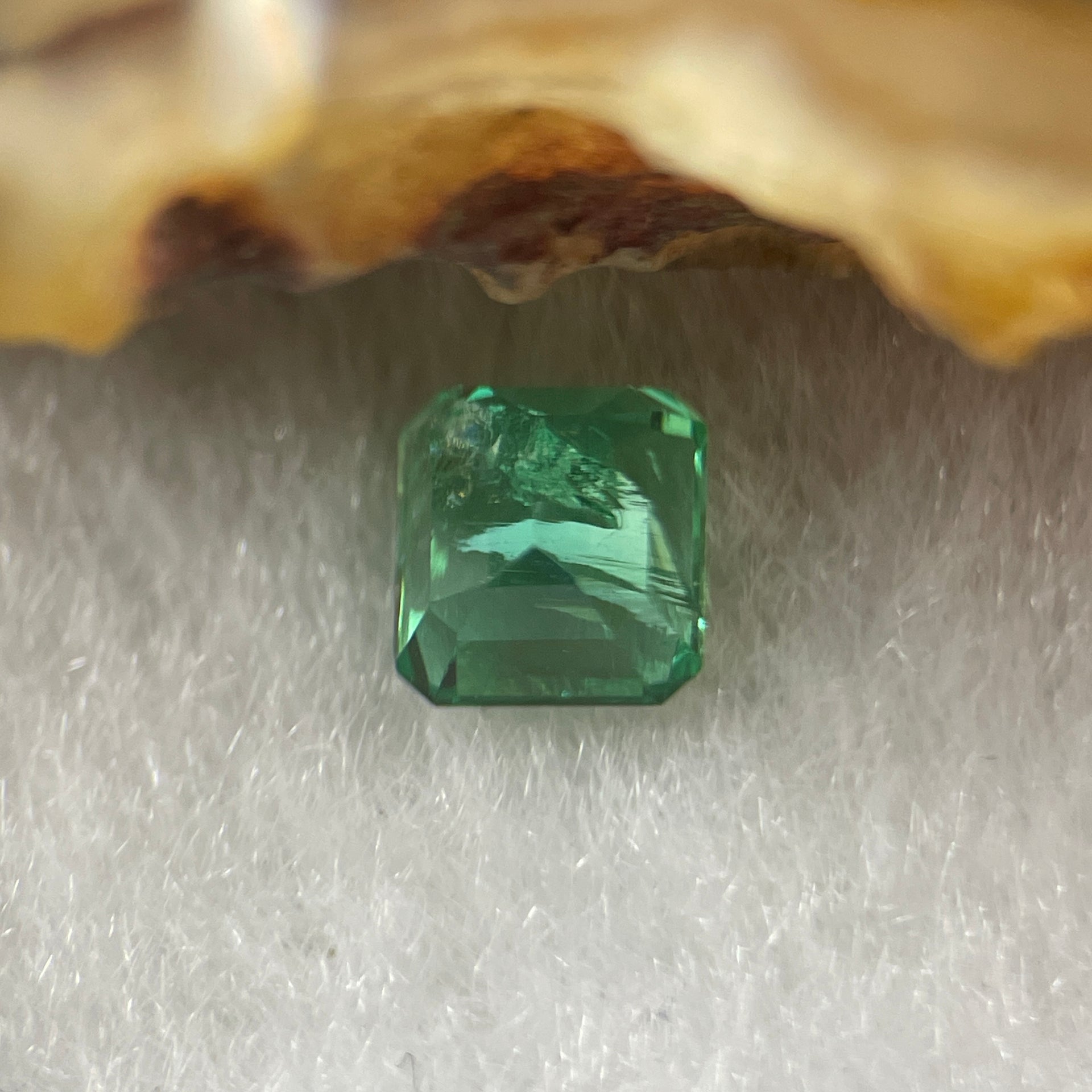 Natural Colombia Green Emerald (Beryl) Cut-Cornered Rectangular step cut 0.79ct 5.4 by 5.0 by 3.8mm - Huangs Jadeite and Jewelry Pte Ltd