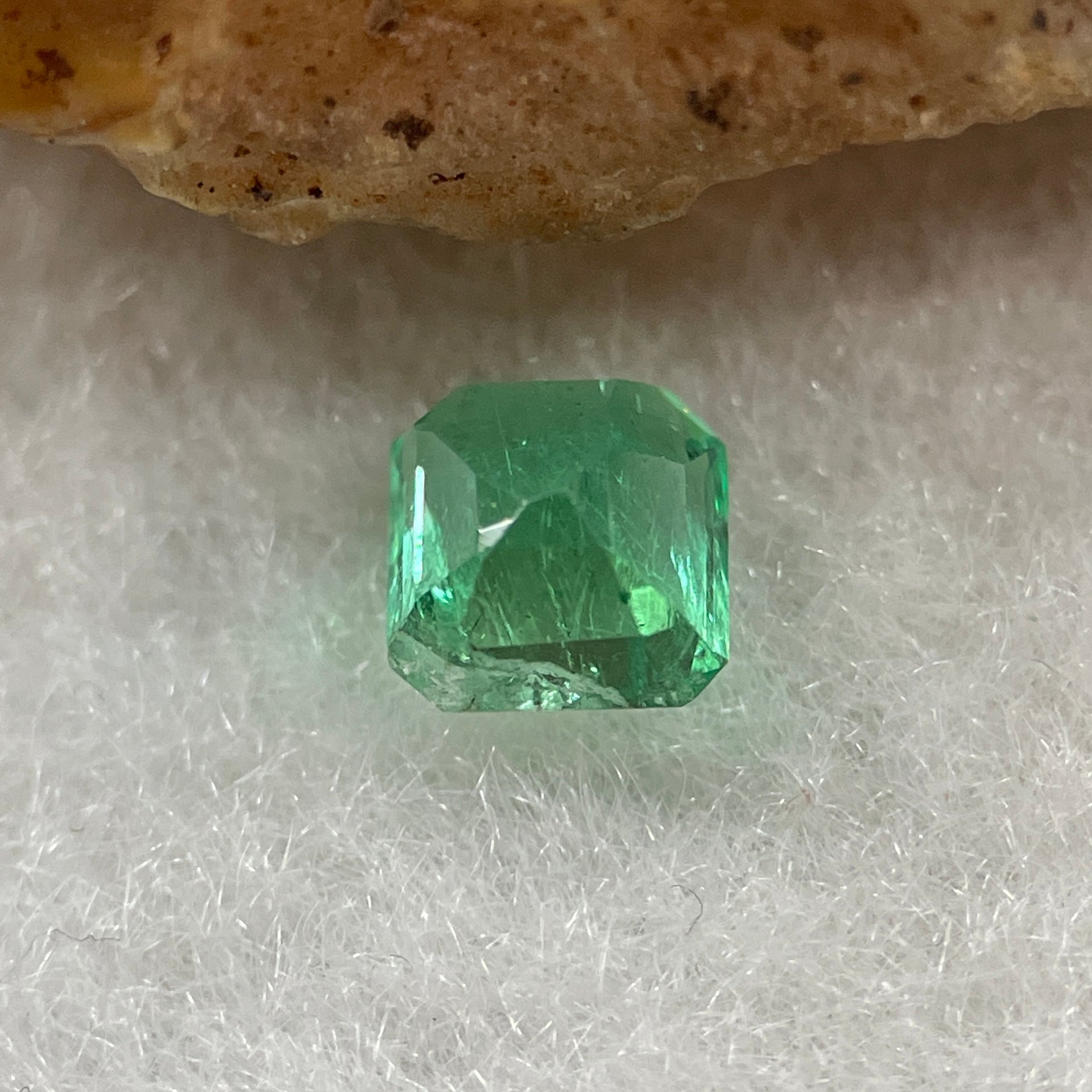 Natural Colombia Vivid Green Emerald (Beryl) Cut-Cornered Square Step cut 0.49ct 4.6 by 4.5 by 3.2mm - Huangs Jadeite and Jewelry Pte Ltd