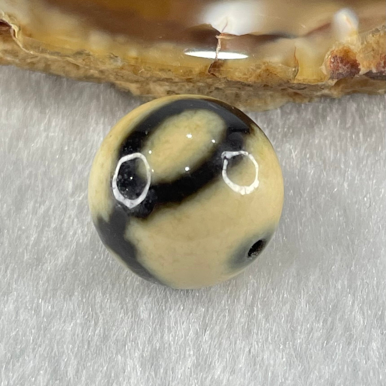 Natural Powerful Tibetan Old Oily Yellowish White with Black Agate 3 Eyes Dzi Bead Heavenly Master (Tian Zhu) 三眼天诛 4.06g 14.5mm - Huangs Jadeite and Jewelry Pte Ltd