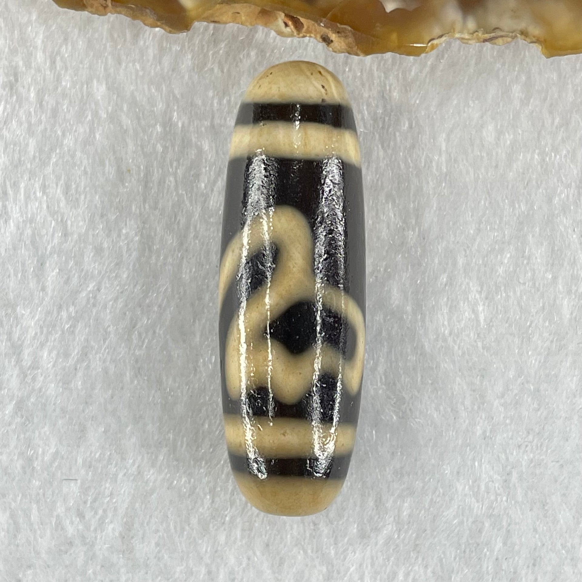 Natural Powerful Tibetan Old Oily Agate Double Lotus Flower Dzi Bead Heavenly Master (Tian Zhu) 双莲花天珠 8.53g 37.3 by 12.3mm - Huangs Jadeite and Jewelry Pte Ltd