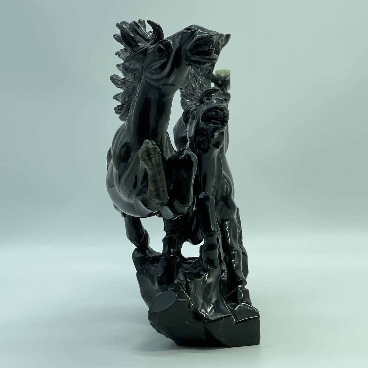 Black Stone Double Victory Horse Display 2,096.6g 295.0 by 105.0 by 216.0mm