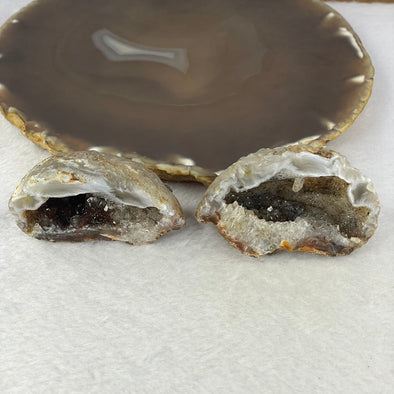 Natural Agate Stone Pair Display (Cut in Half) 88.54g 56.2 by 52.7 by 34.4mm - Huangs Jadeite and Jewelry Pte Ltd